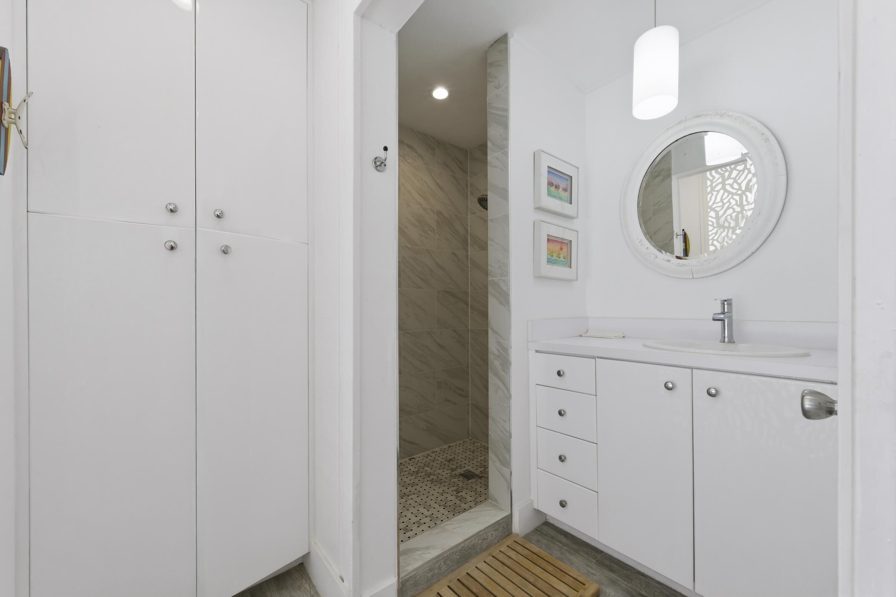 REEF CONDO - Residential