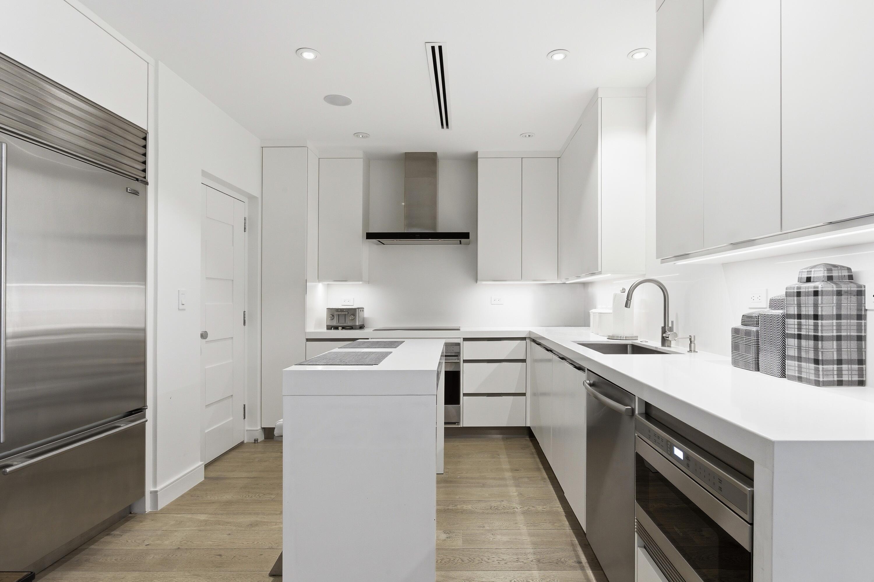 REEF CONDO - Residential