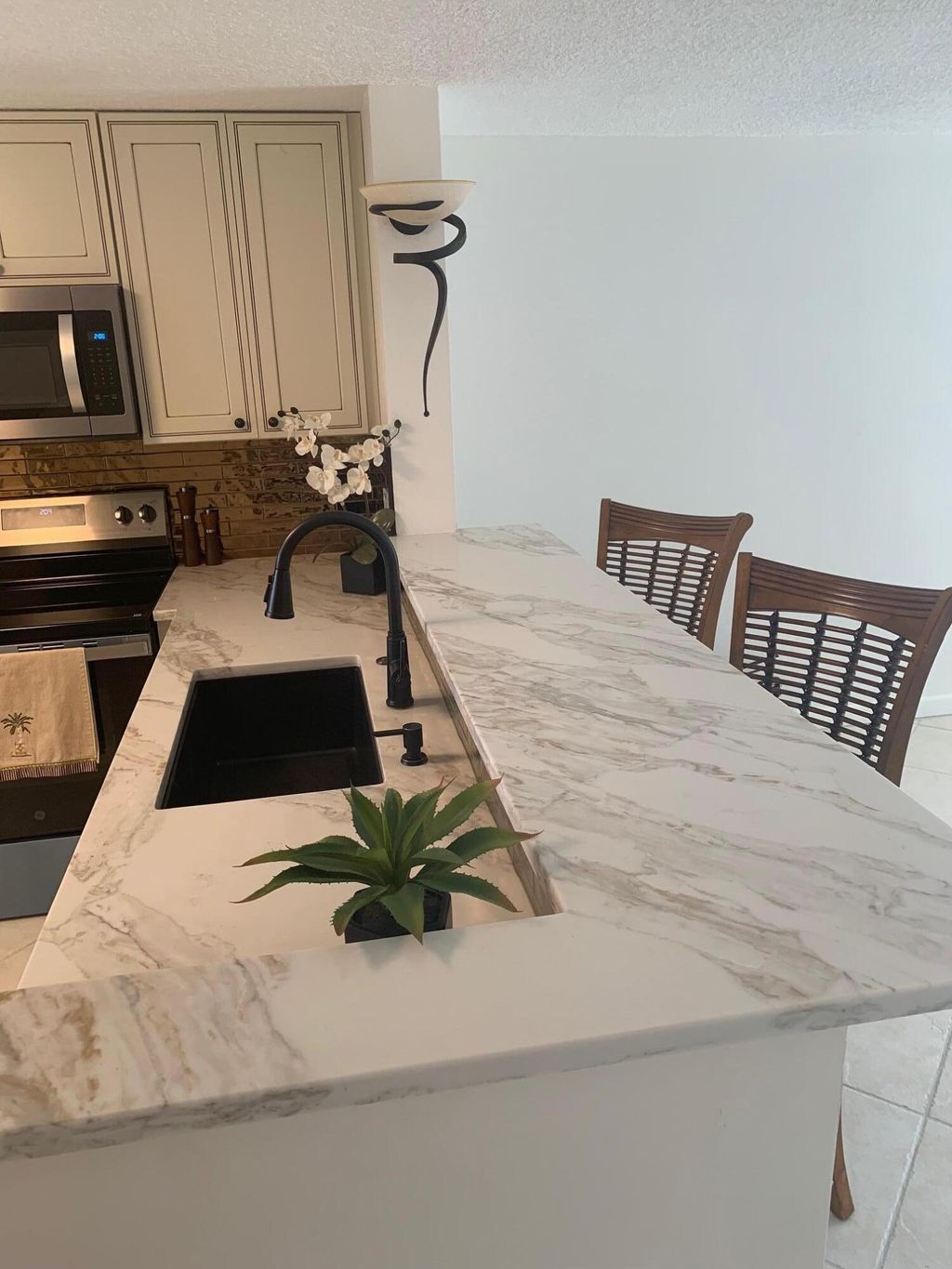 Photo of 239 SW 3rd Street, Pompano Beach, FL 33060 (MLS # B26002672)