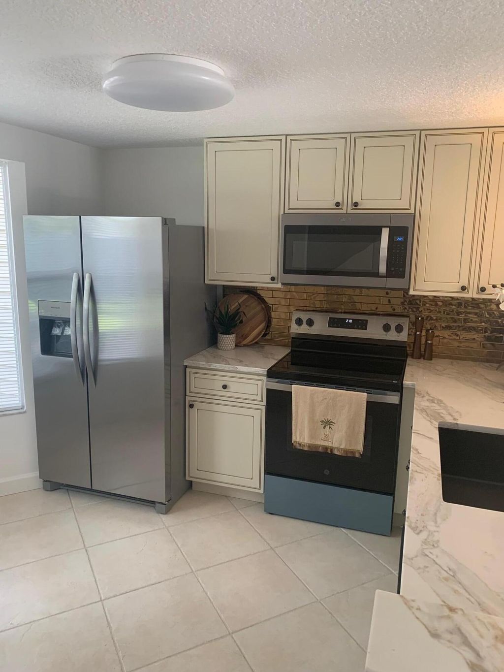 Photo of 239 SW 3rd Street, Pompano Beach, FL 33060 (MLS # B26002672)