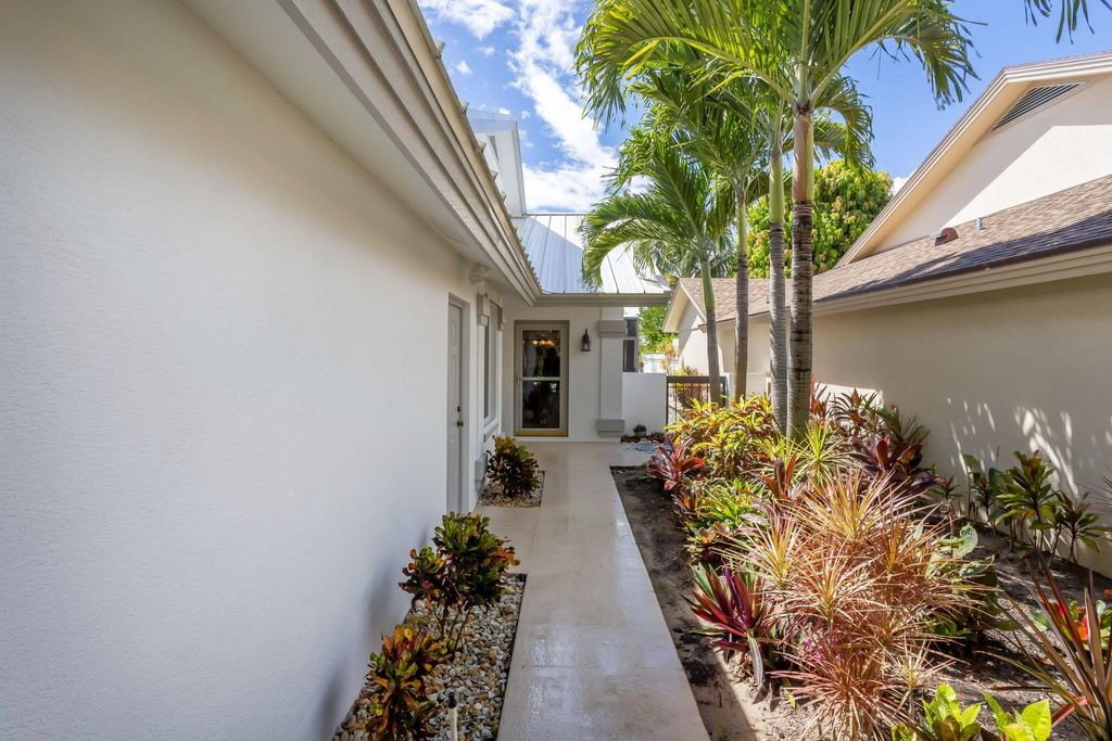 Photo of 270 E River Park Drive, Jupiter, FL 33477 (MLS # R11125752)