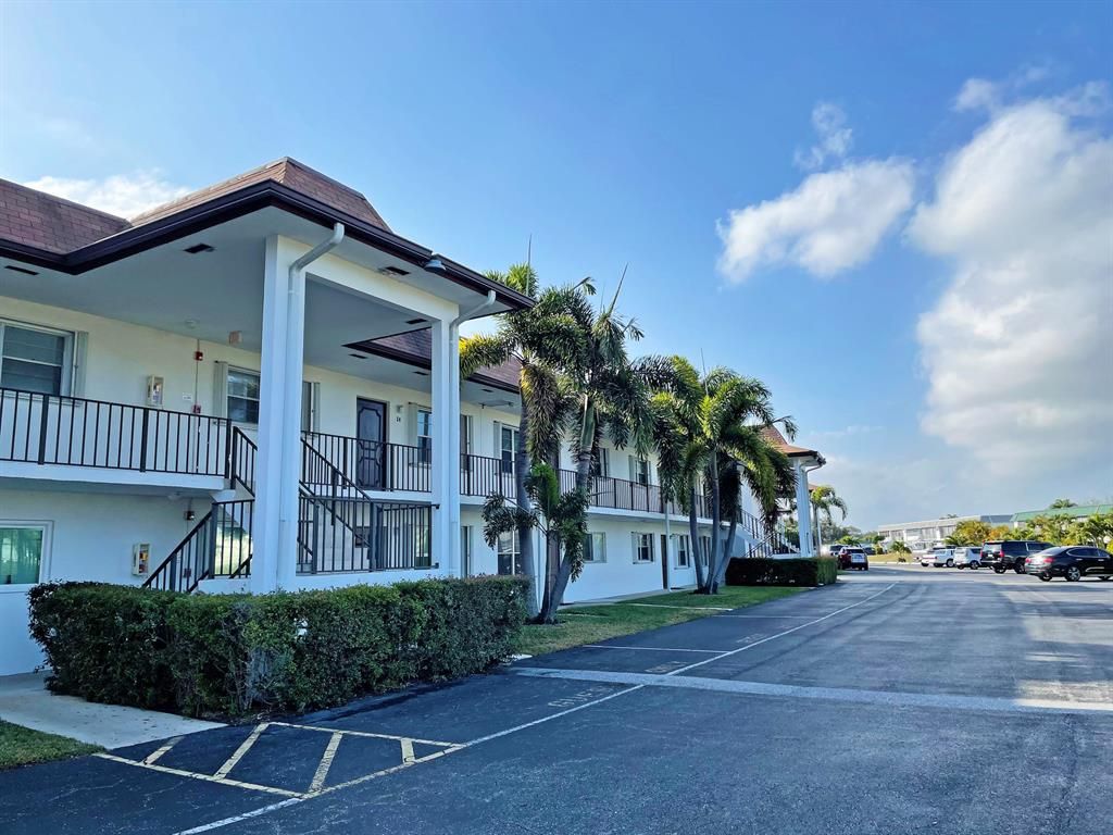 Photo of 3075 E Gardens East Drive E #28, Palm Beach Gardens, FL 33410 (MLS # R10692492)