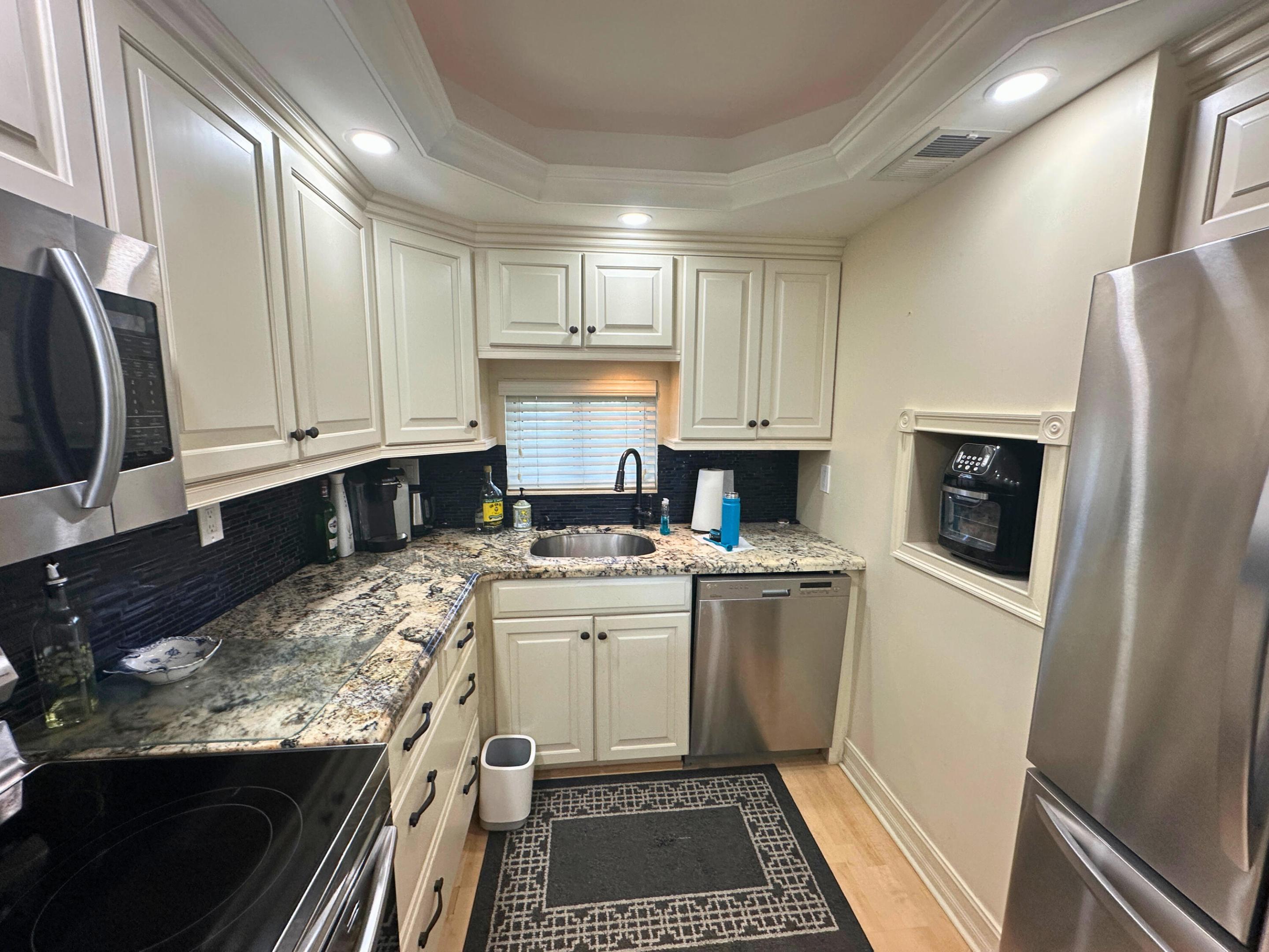 HOLLYBROOK GOLF - Residential Lease