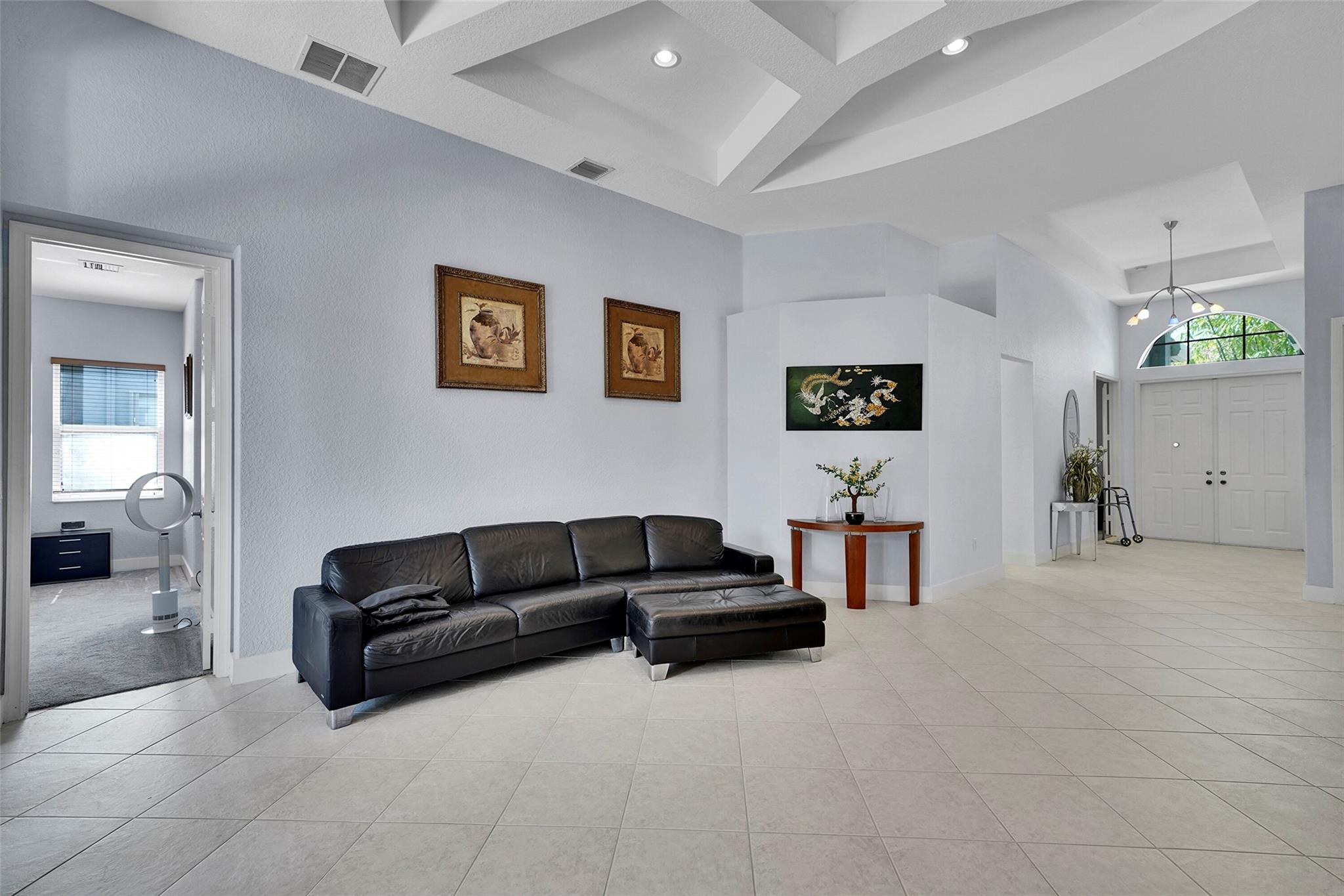 Sessa Eight 168-2 B - Residential