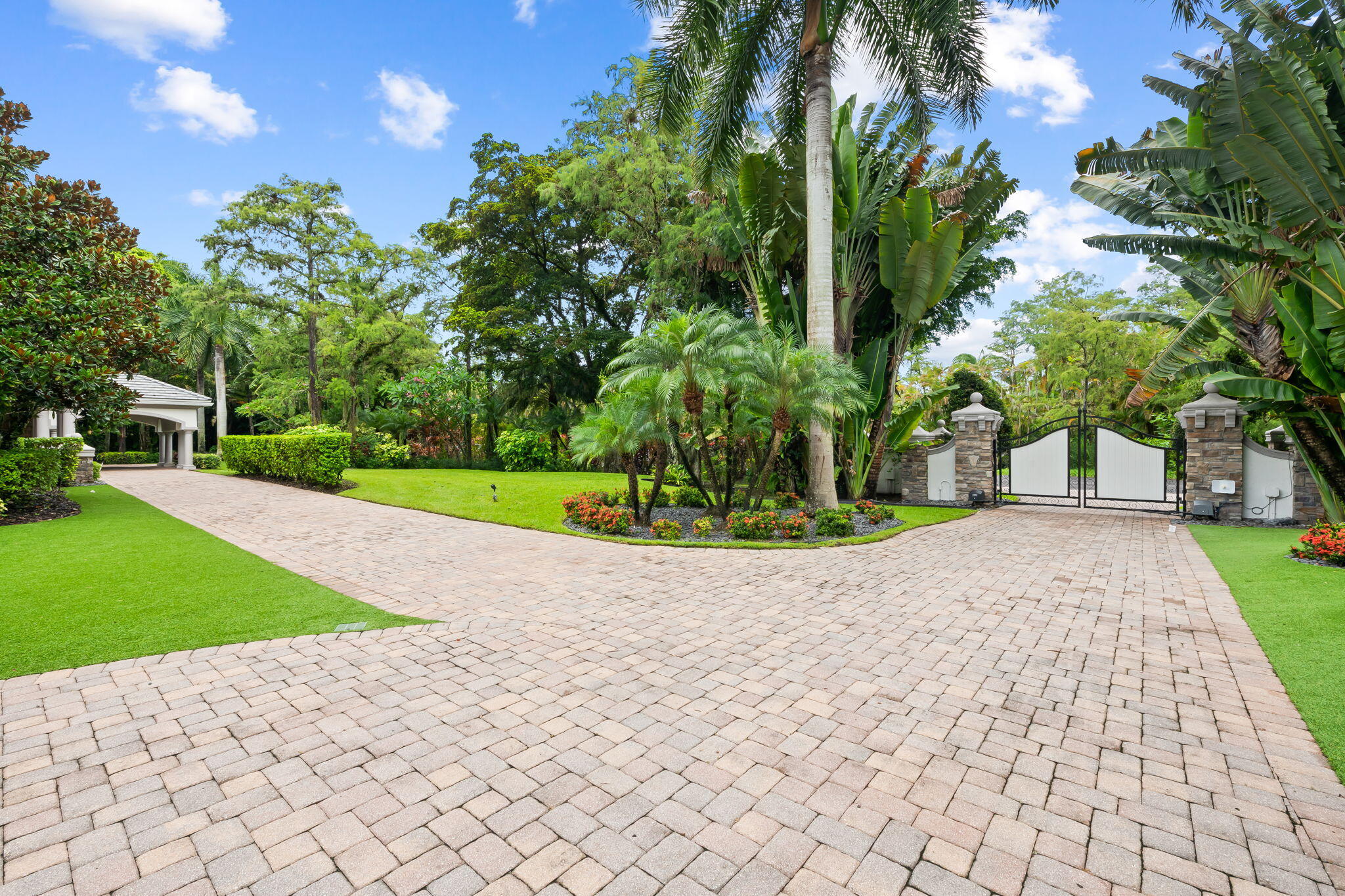 8950 NW 70th Ct, Parkland, FL, 33067, USA, 6 Bedrooms Bedrooms, ,8 BathroomsBathrooms,Residential,Active,8950 NW 70th Ct,B26044709