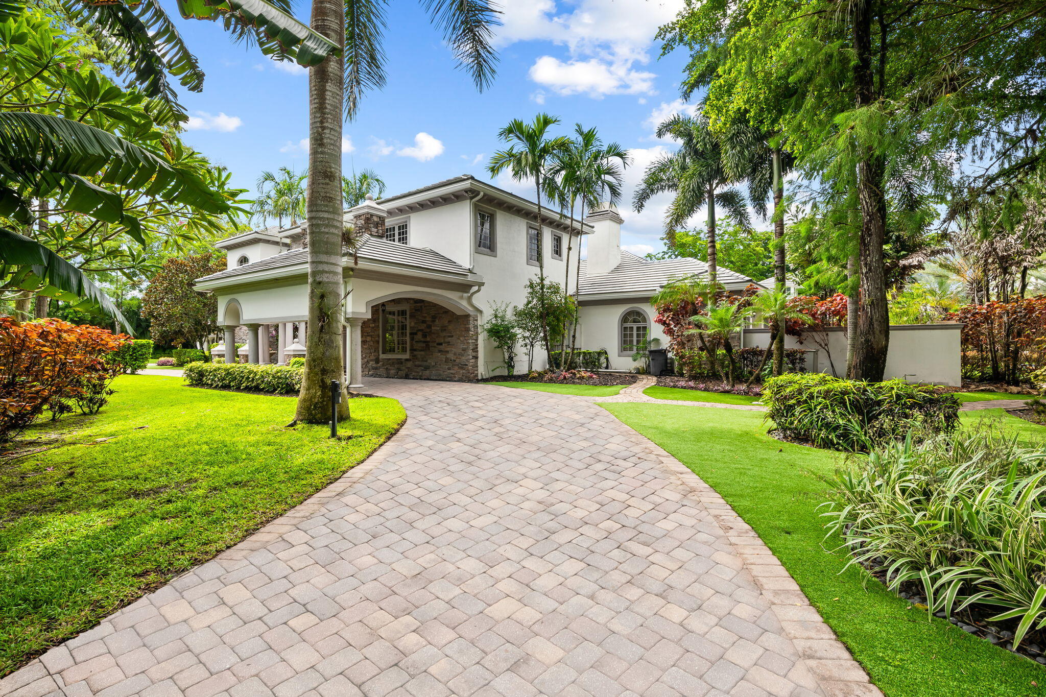8950 NW 70th Court