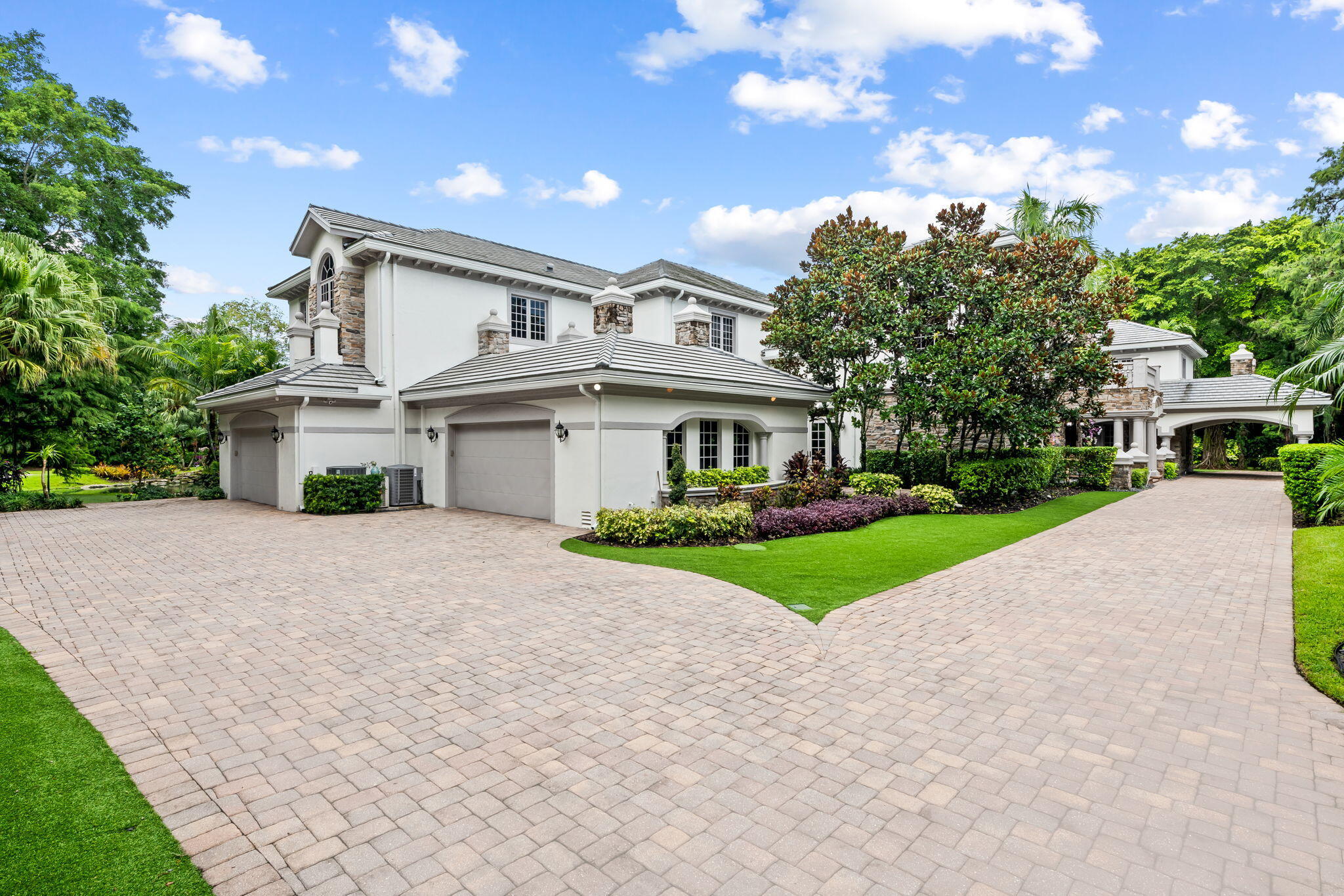 8950 NW 70th Court