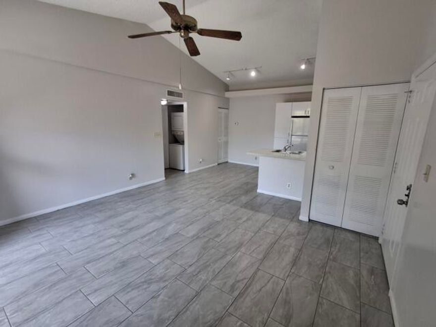NICELY UPDATED 1/1 ON 2ND FLOOR w/ WALK IN CLOSETS. WASHER & DRYER IN UNIT. RESORT STYLE AMENITIES, SUN DECK OVERLOOKING LAKE, FOUNTAIN, POOL, GYM, SAND VOLLEYBALL, TENNIS COURTS, BBQ GRILLS & CAR WASH AREA. ALL AGES. 600+ CREDIT (NO CREDIT KARMA).