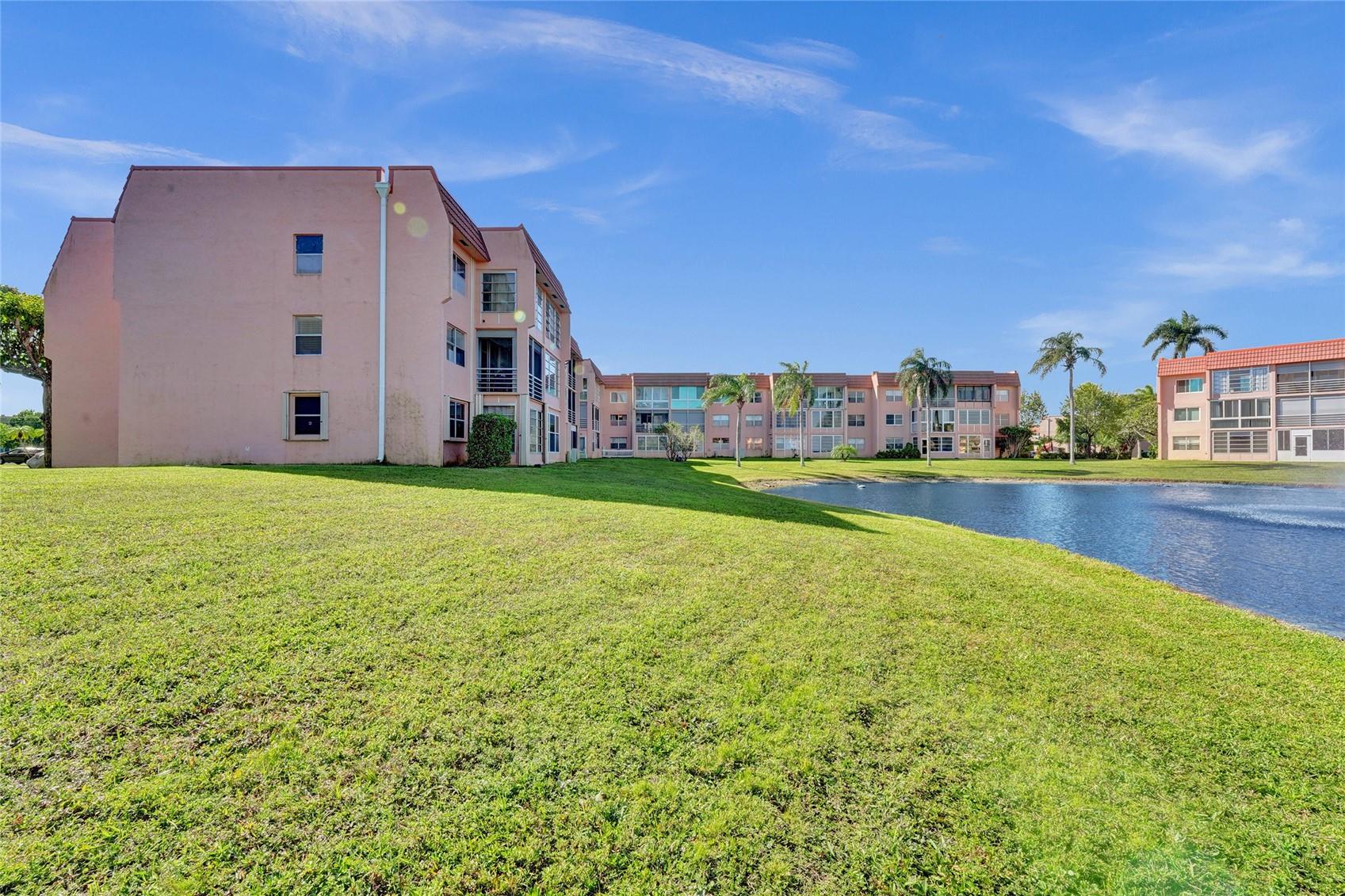 9421 Sunrise Lakes Blvd 206