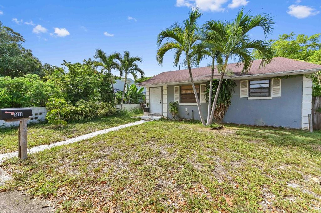 Photo of 811 32nd Street, West Palm Beach, FL 33407 (MLS # R11101213)