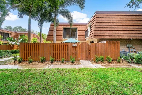 2428 24th Court, Jupiter, FL MLS: R11088081