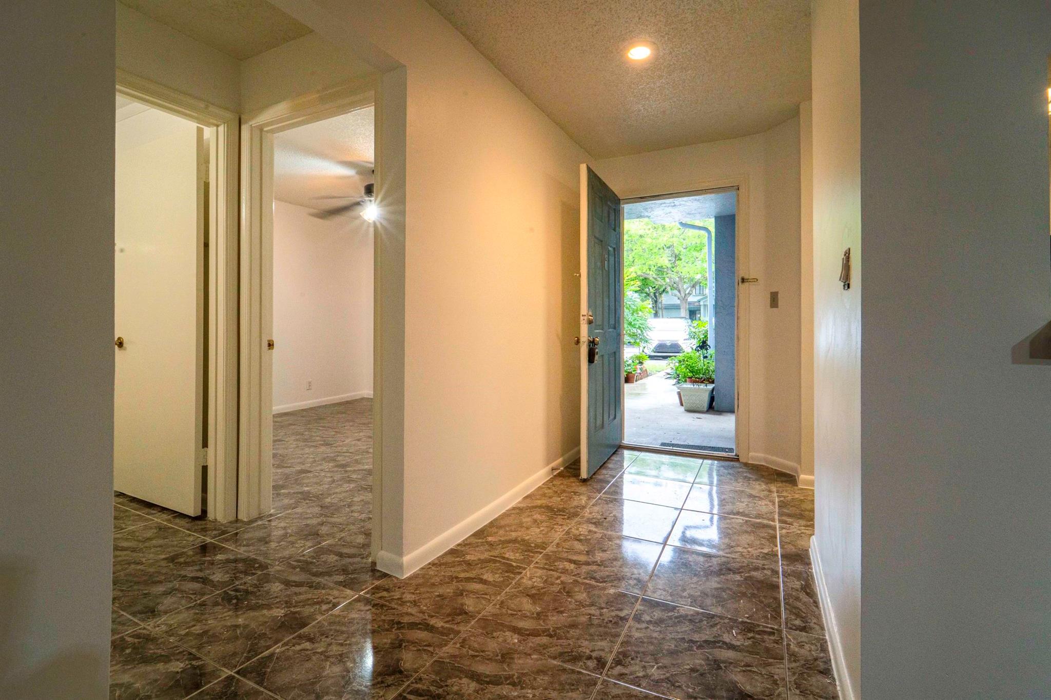 102 Harbour Pointe Way 102