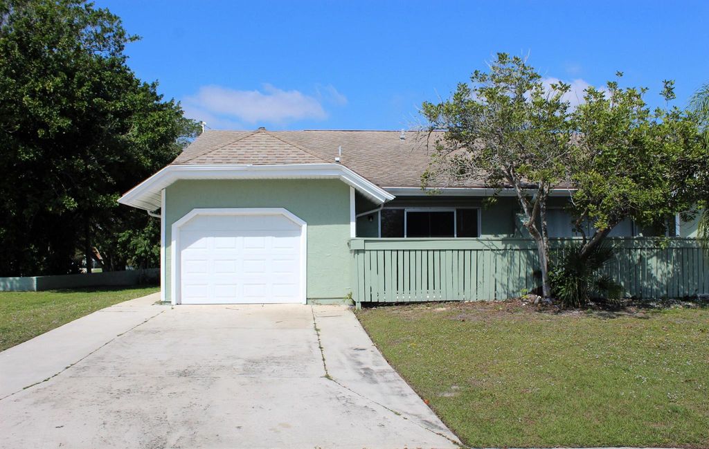 Photo of 1790 SE Ryecroft Court, Port Saint Lucie, FL 34952 (MLS # R11071702)