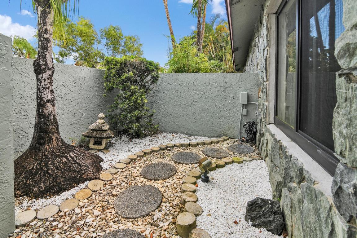 10397 Camelback Lane