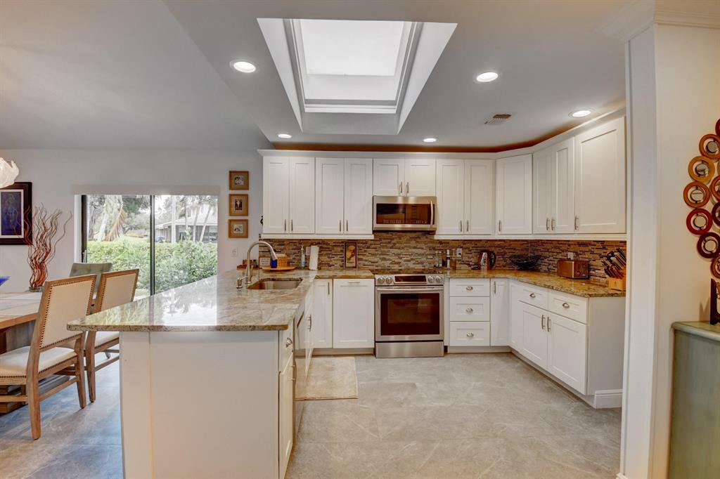 STRATFORD AT HUNTERS RUN CONDO - Residential