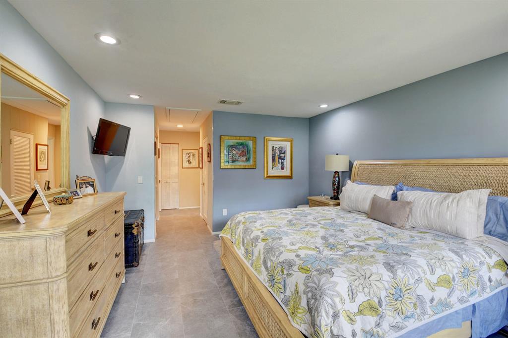 STRATFORD AT HUNTERS RUN CONDO - Residential