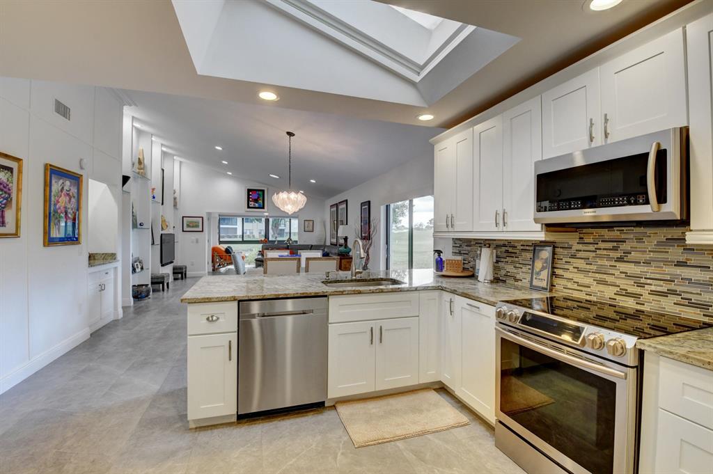 STRATFORD AT HUNTERS RUN CONDO - Residential