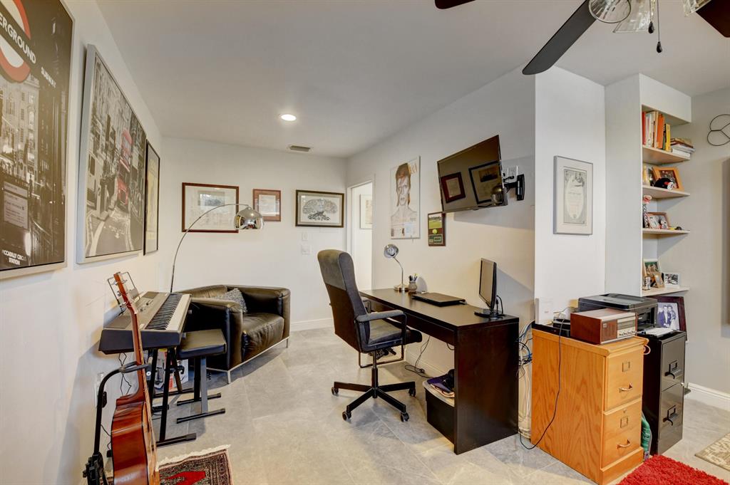 STRATFORD AT HUNTERS RUN CONDO - Residential