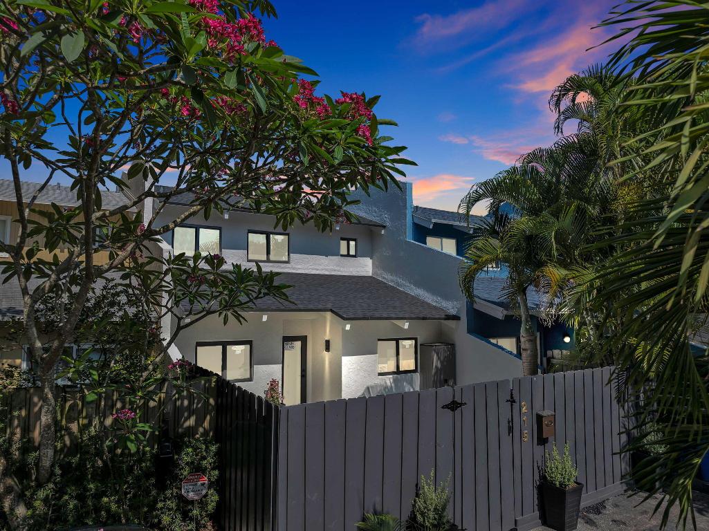 VICTORIA PARK CORR AMEN PLAT - Residential