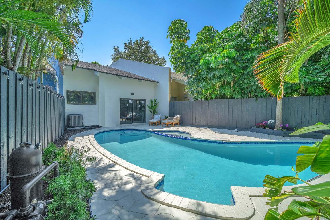 VICTORIA PARK CORR AMEN PLAT - Residential