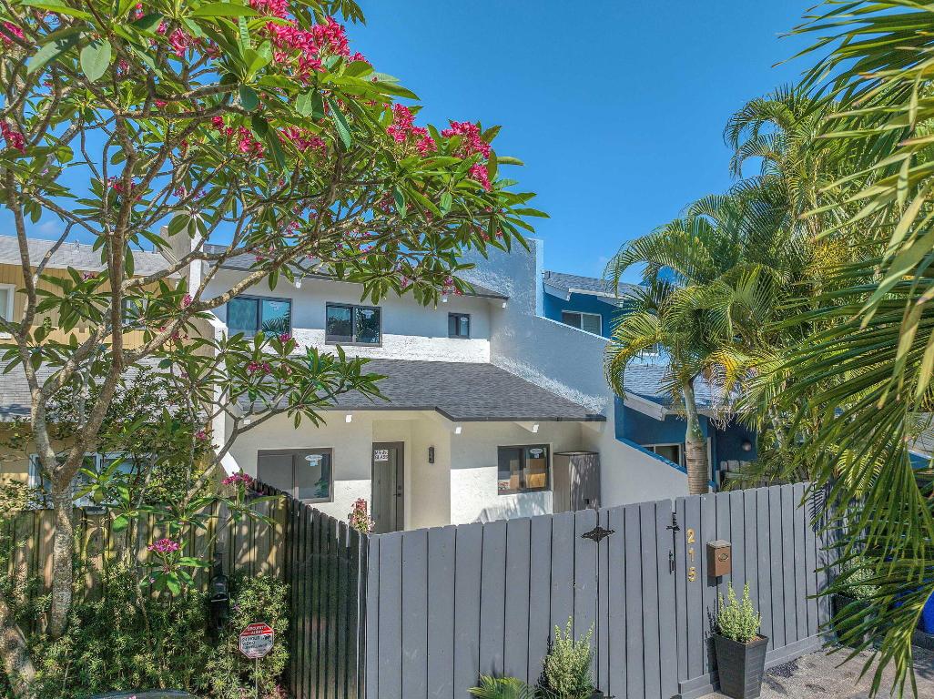 VICTORIA PARK CORR AMEN PLAT - Residential