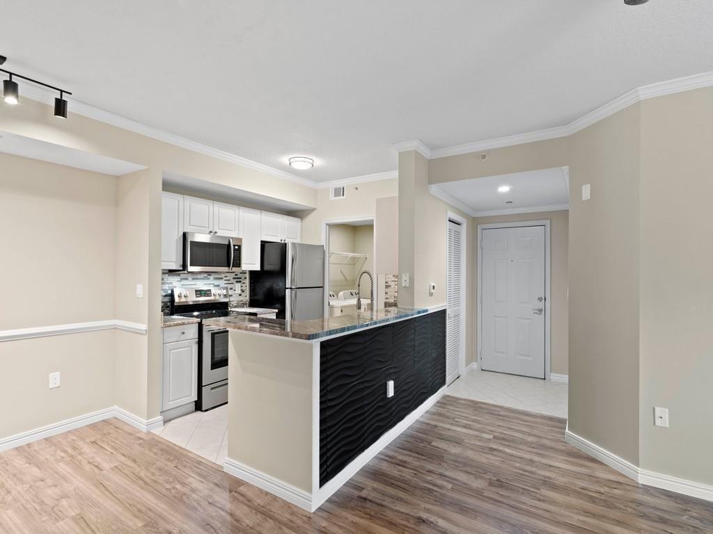 5095 FAIRWAYS Circle I105