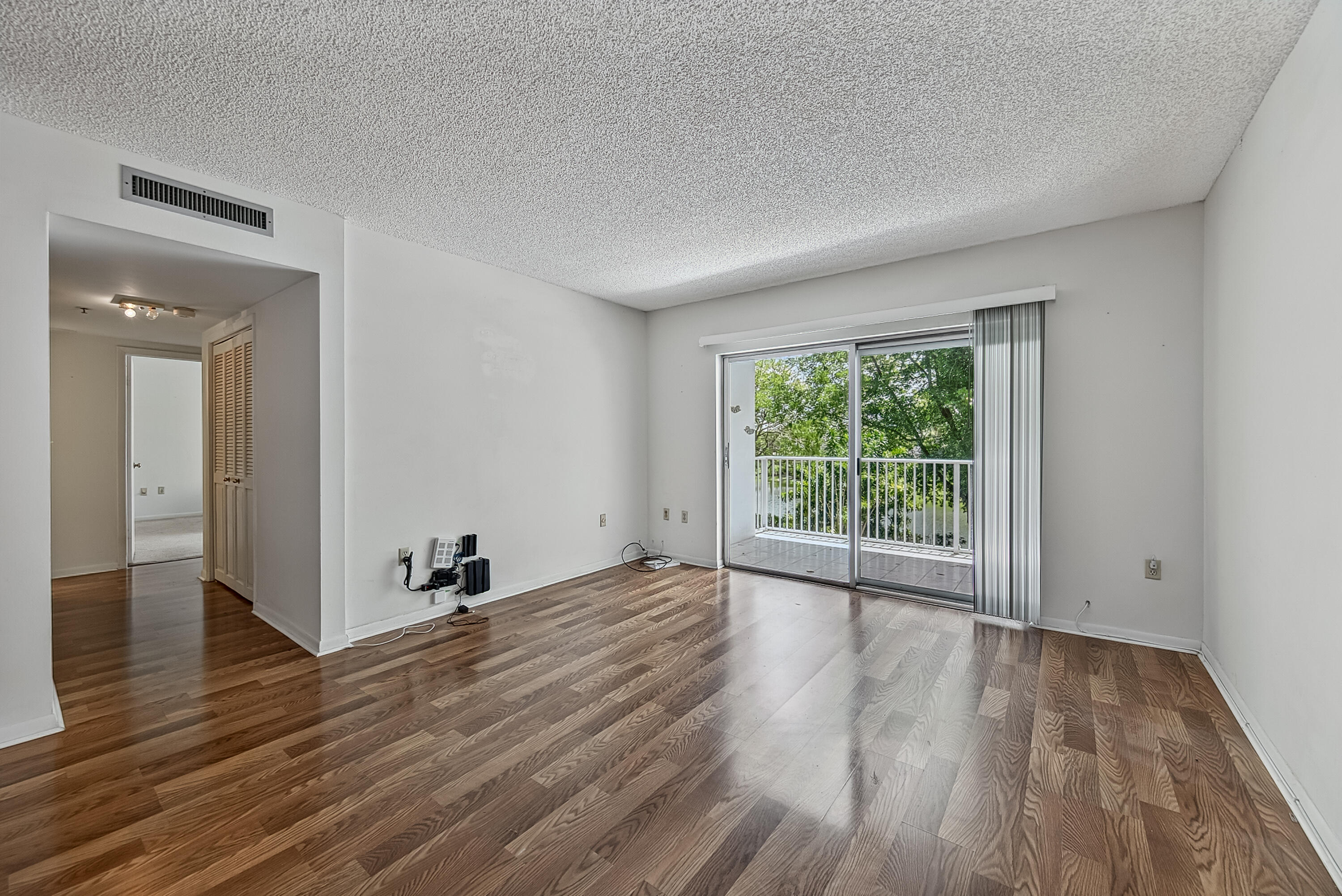 HILLCREST EAST NO 27 CONDO - Residential
