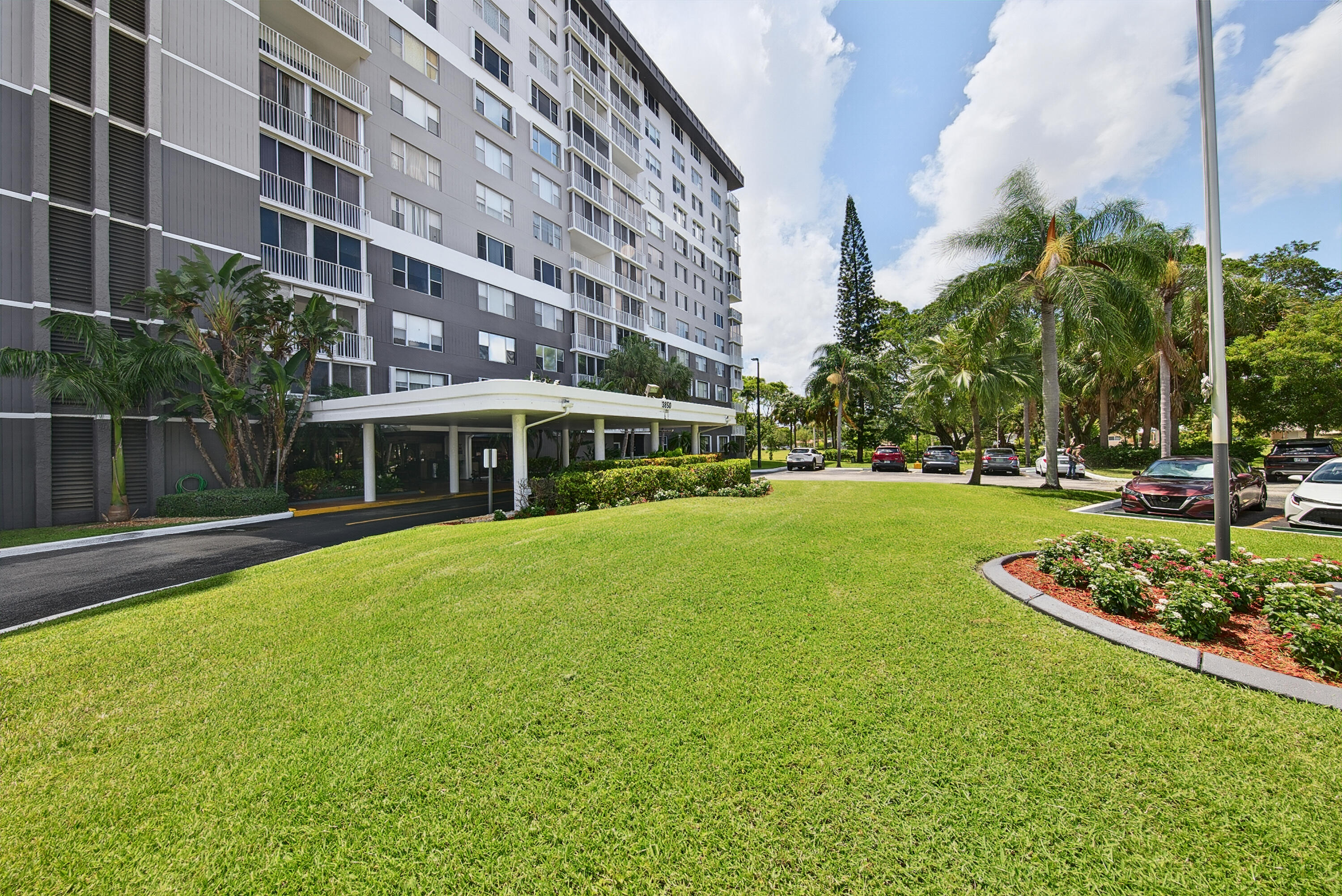 HILLCREST EAST NO 27 CONDO - Residential