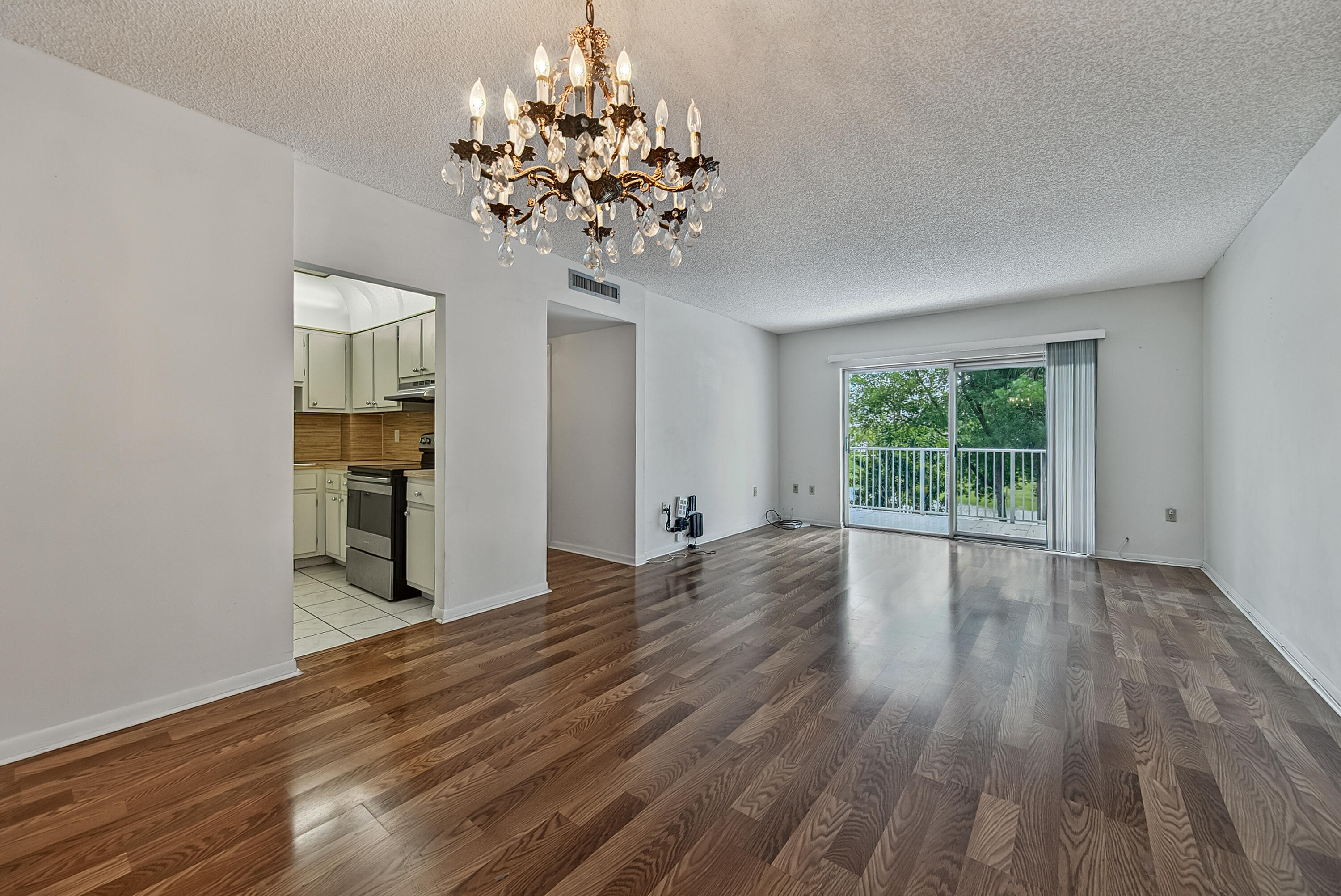 HILLCREST EAST NO 27 CONDO - Residential