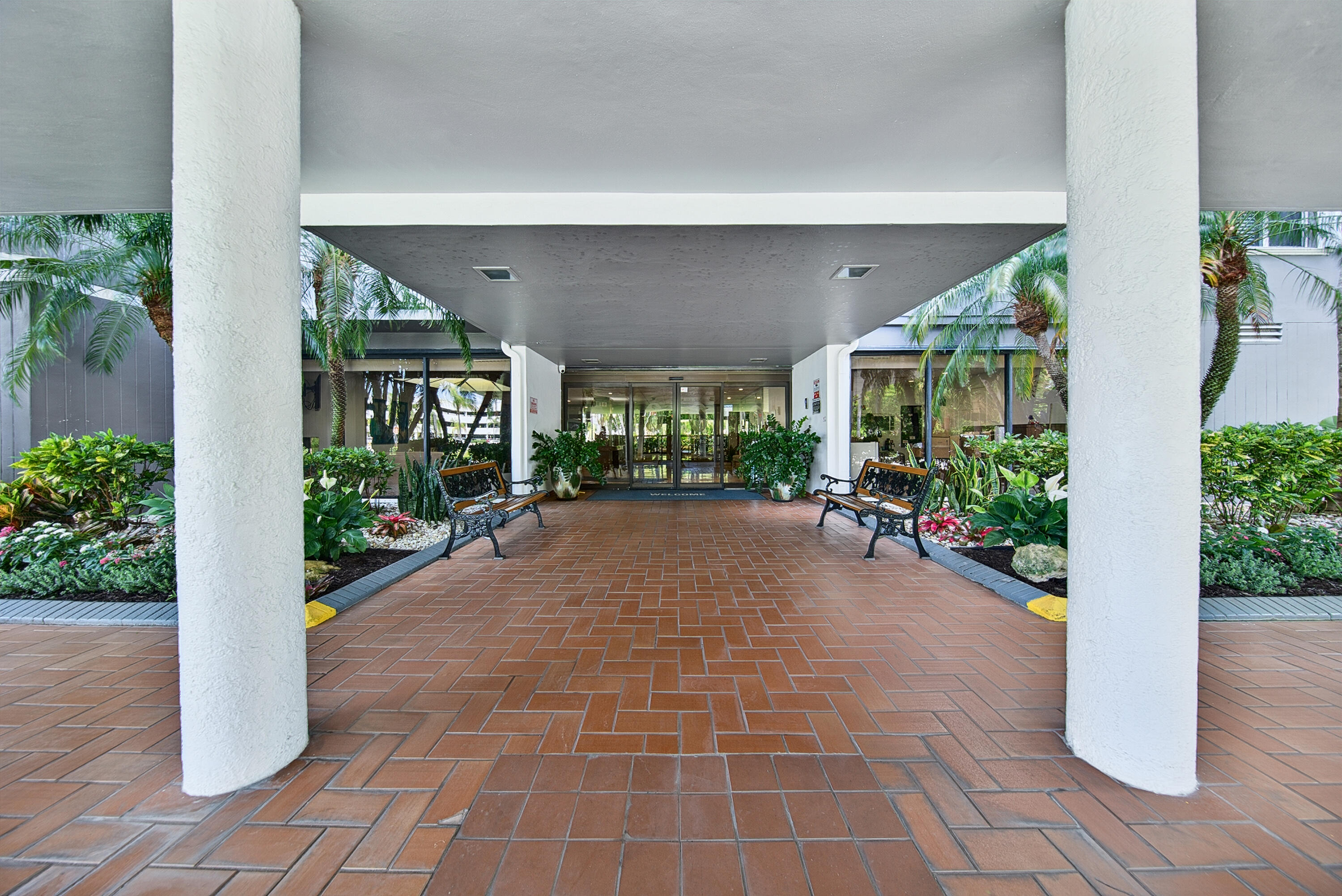 HILLCREST EAST NO 27 CONDO - Residential