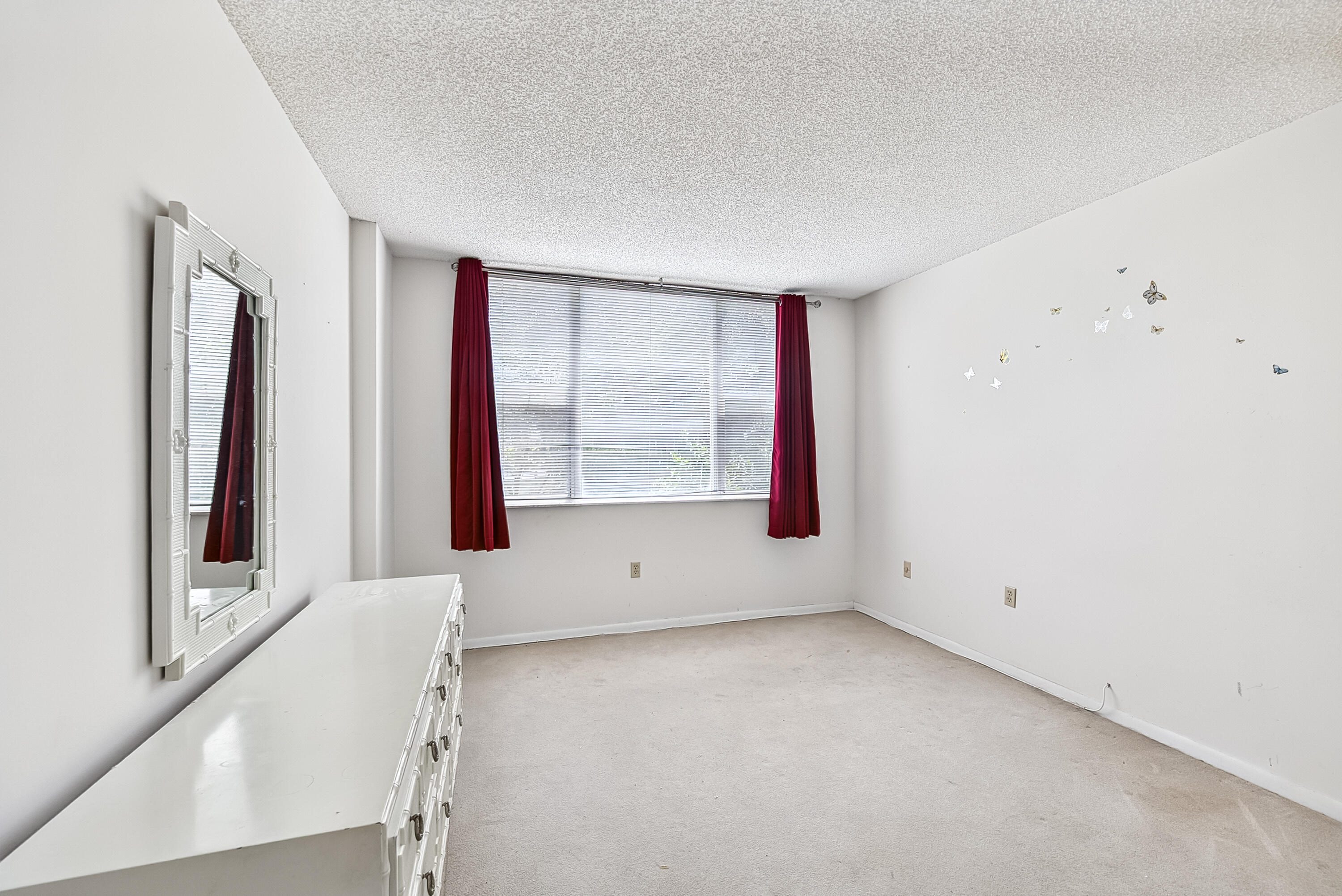 HILLCREST EAST NO 27 CONDO - Residential