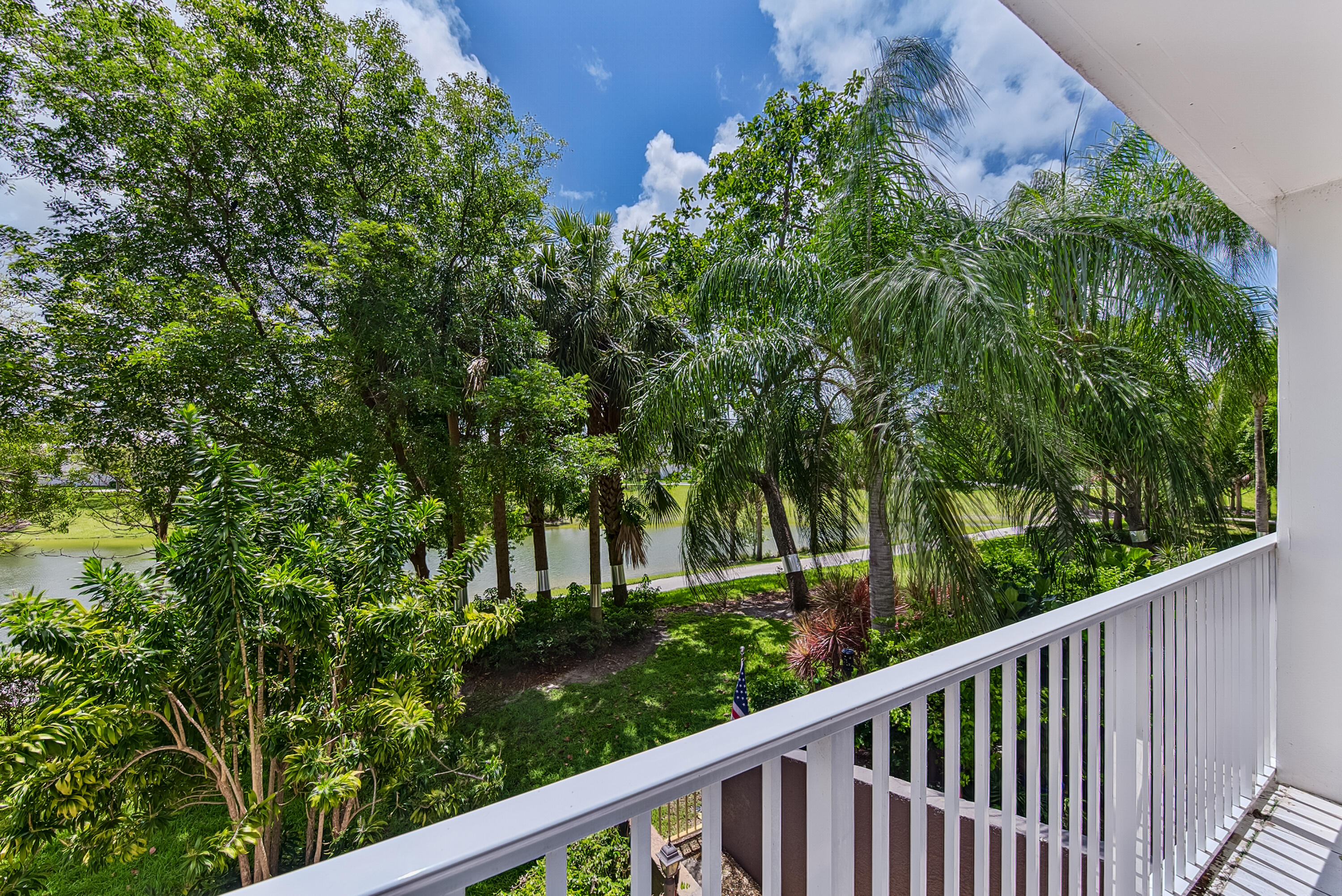 HILLCREST EAST NO 27 CONDO - Residential
