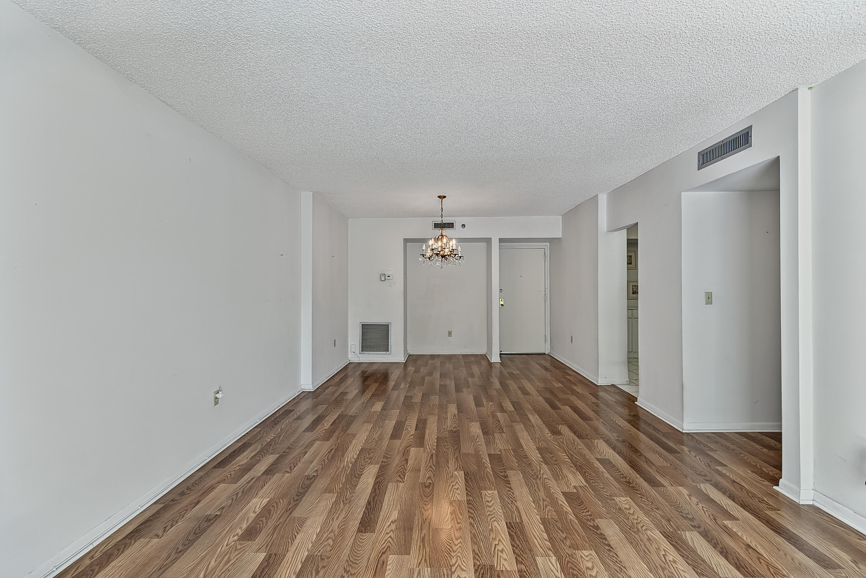 HILLCREST EAST NO 27 CONDO - Residential