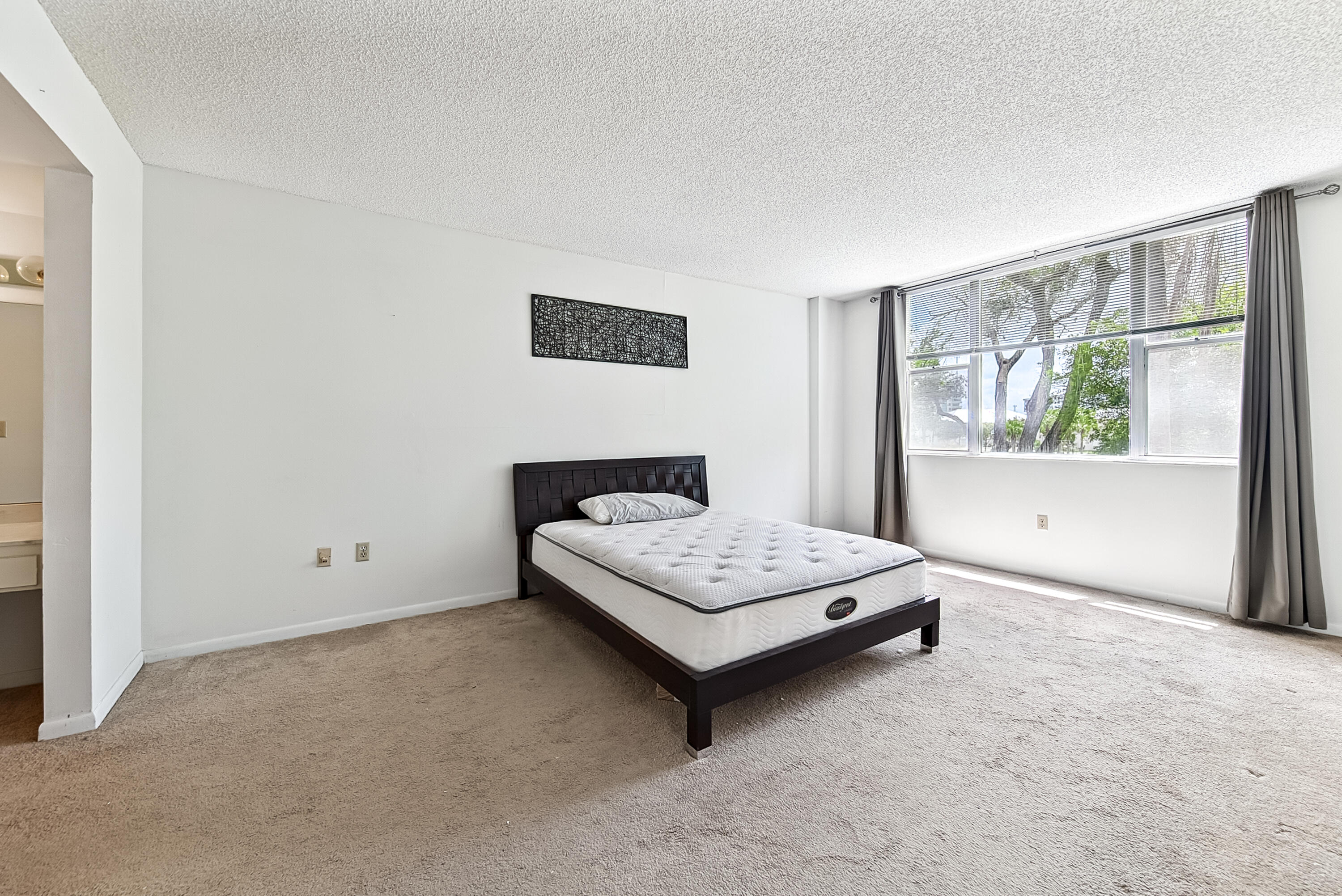 HILLCREST EAST NO 27 CONDO - Residential