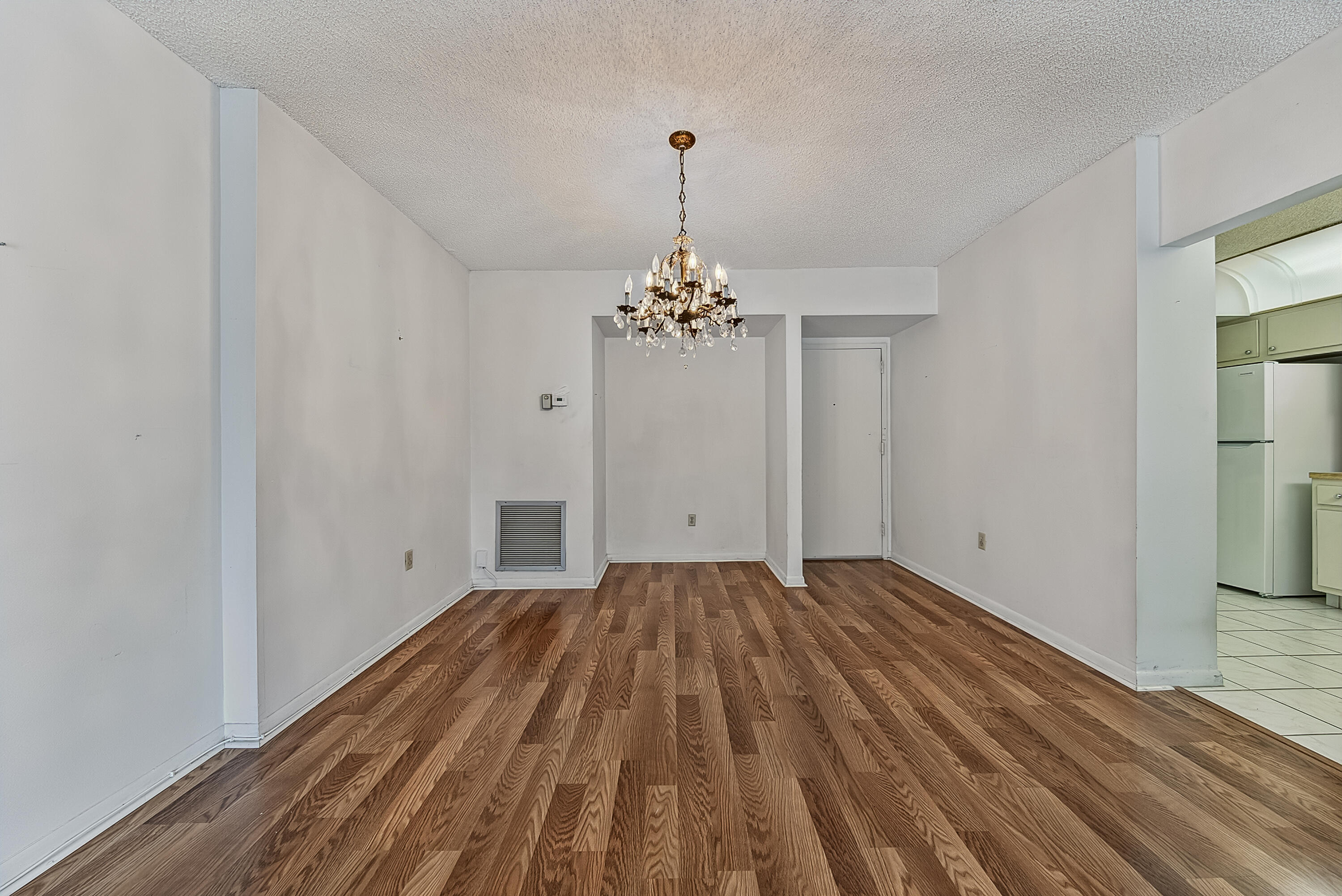 HILLCREST EAST NO 27 CONDO - Residential