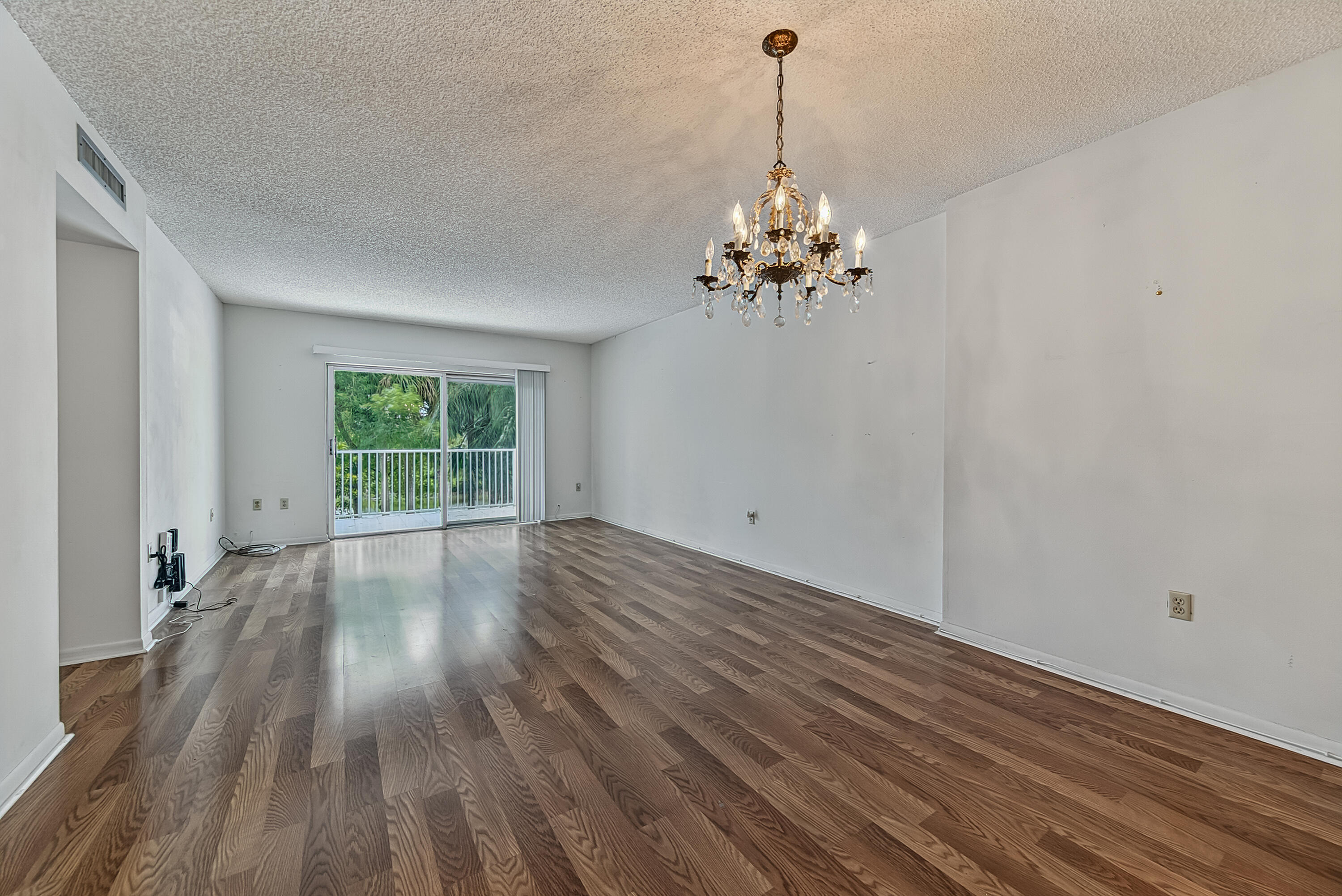 HILLCREST EAST NO 27 CONDO - Residential