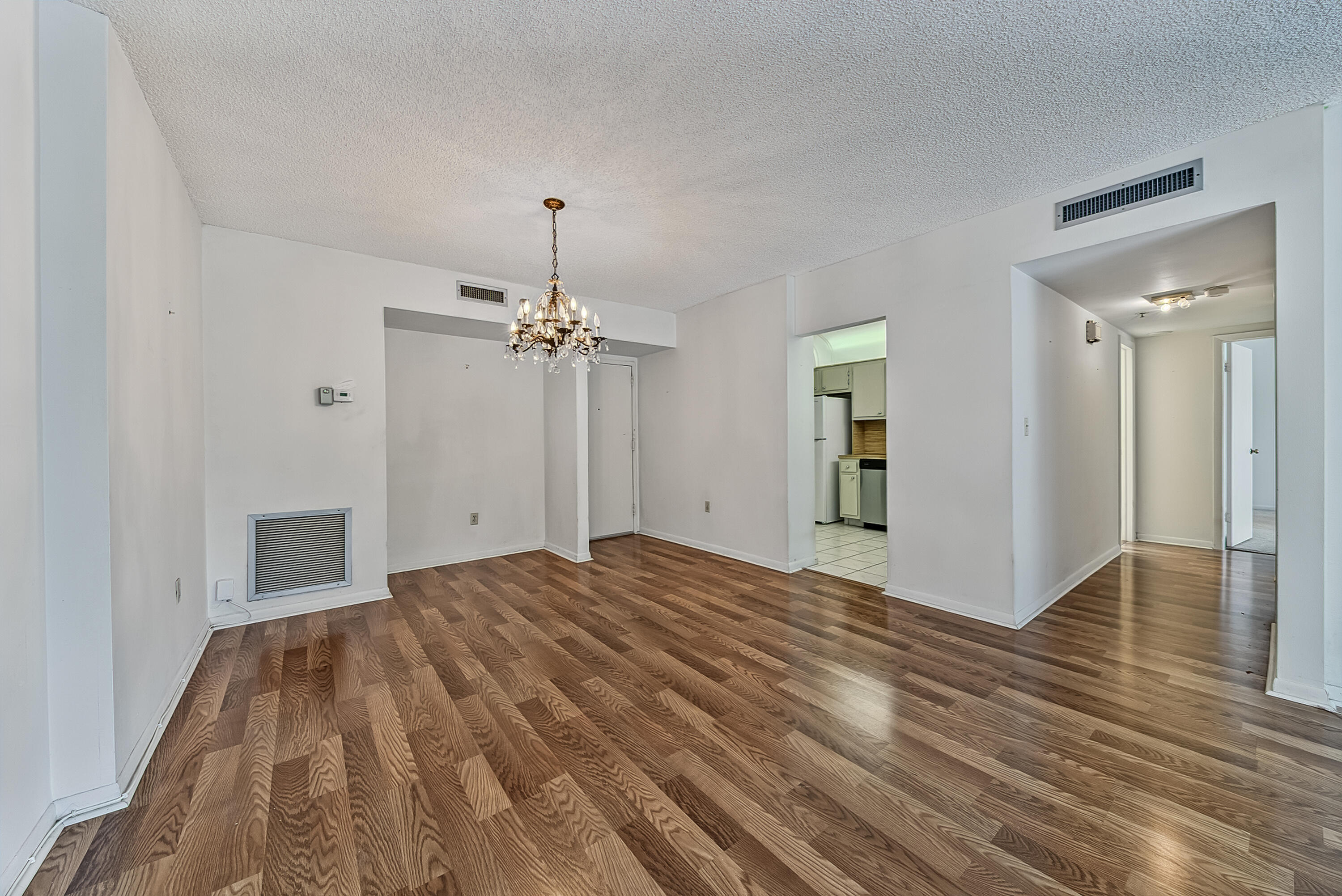 HILLCREST EAST NO 27 CONDO - Residential