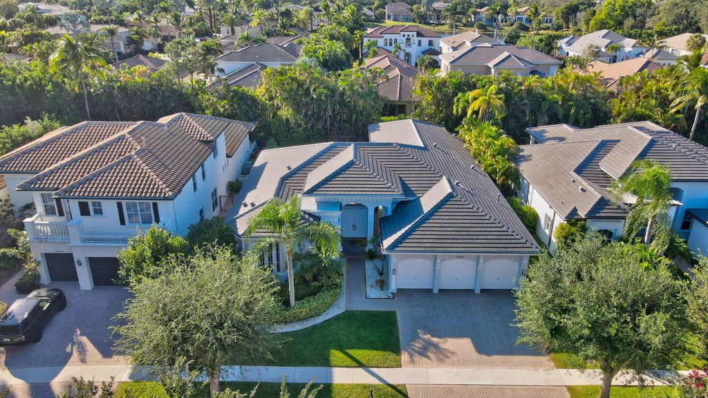 Photo of 16395 Via Venetia W, Delray Beach, FL 33484 (MLS # R11041834)