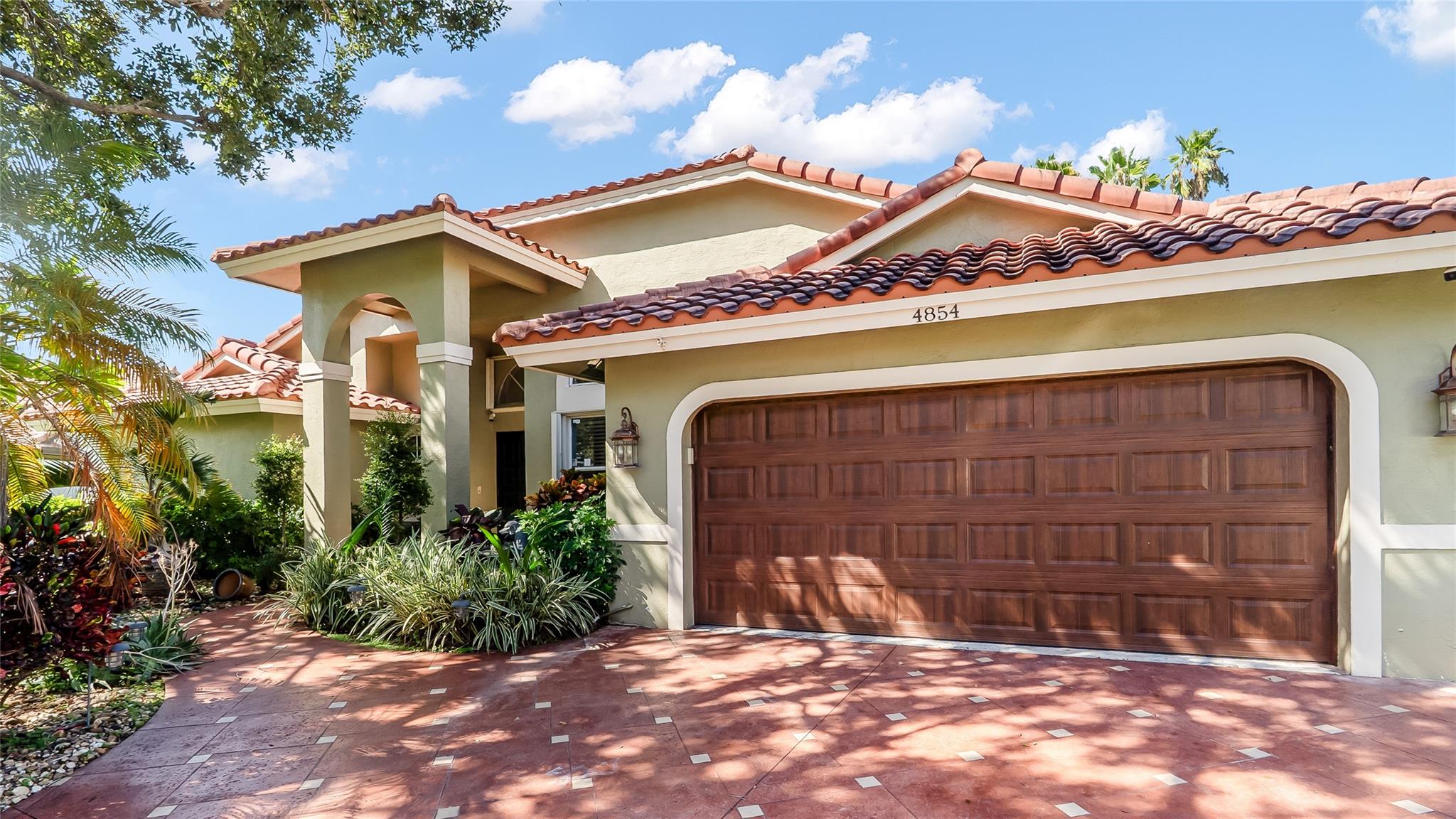 Seller spared no expense creating this home’s outdoor paradise: a redesigned pool w/ pebble finish, sun shelf, lounge benches, umbrella w/ in-pool table seating, travertine patio. Chef’s outdoor kitchen w/ built-in grill, stove, quartzite bar, large covered patio, & electric awning. Professional landscaping & huge plush fenced yard completes the resort-style setting. Inside, this 4BR/2.5BA home features vaulted ceilings, spacious family & dining rooms, new flooring, and fresh paint. The remodeled kitchen offers granite counters, white cabinets, & glass backsplash. Updated baths include a master suite with dual closets and spa-style shower. 2012 roof, newer A/C, accordion shutters, and 2-car garage. Set on a private 1/3-acre fenced lot in a top Coral Springs community with A+ schools.