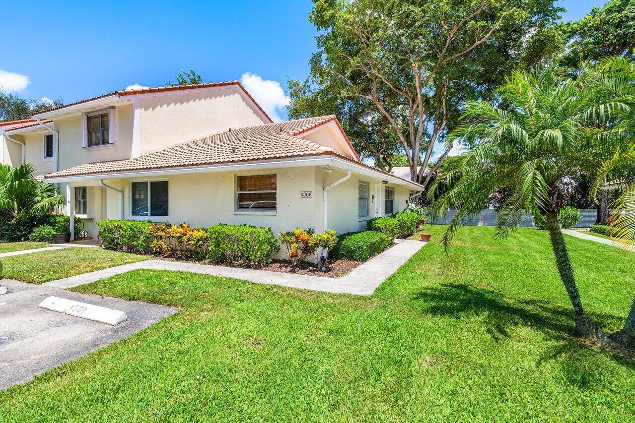 Spacious 2BR/2BA corner-unit villa in a desirable low-HOA Boca Raton community. This CBS-built home offers a private patio perfect for relaxing or entertaining, an open kitchen with plenty of storage, and a primary suite with a walk-in closet. Both bedrooms feature laminate flooring, and there is an abundance of natural light throughout. Enjoy the convenience of plenty of guest parking and access to excellent community amenities, including a pool, hot tub, and picnic area. Centrally located close to schools, shopping, dining, and major roadways for an easy commute.