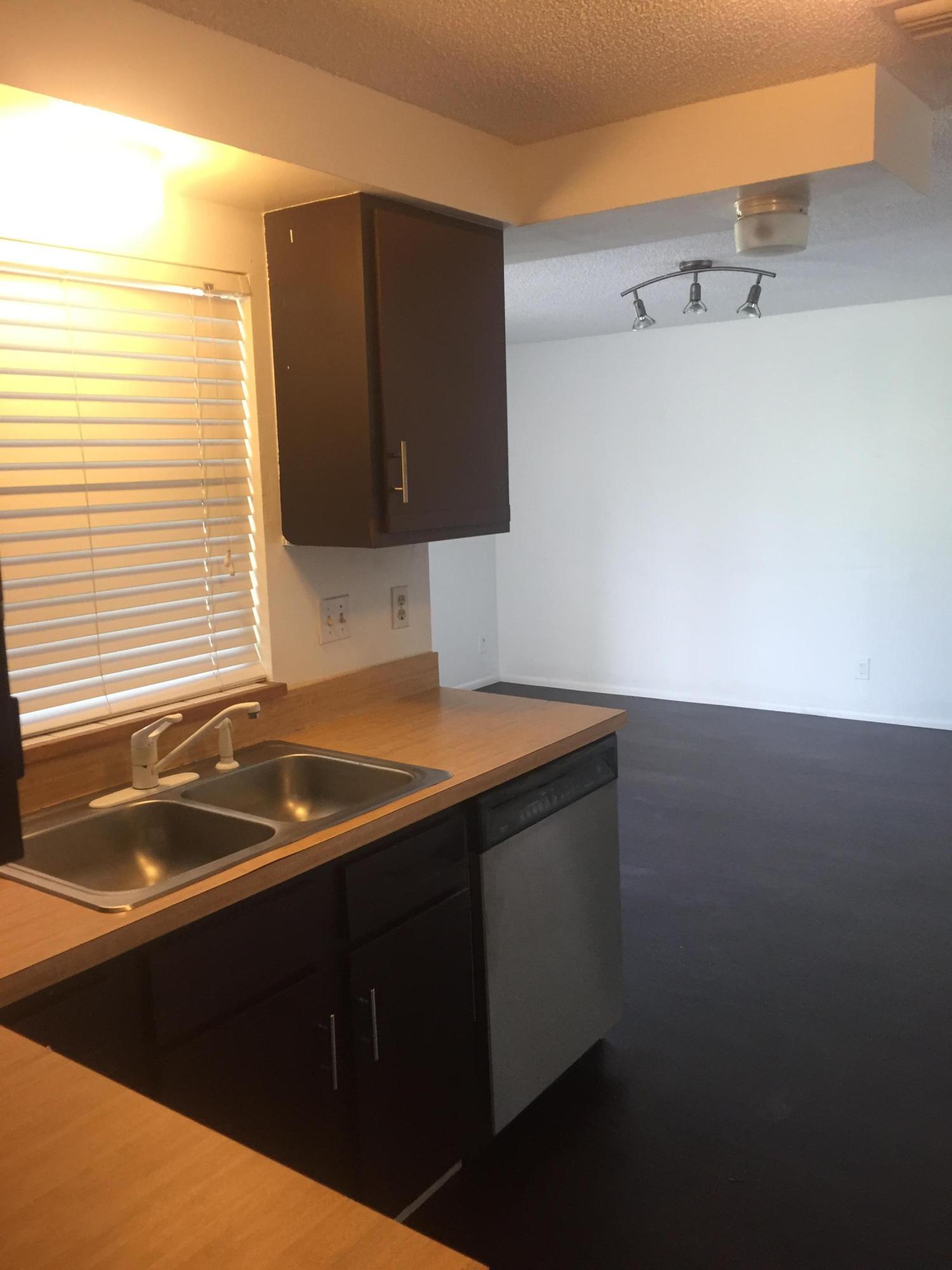 LE CHALET - Residential Lease