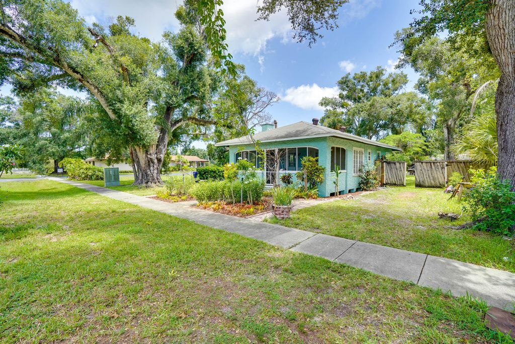 Photo of 1954 42nd Avenue, Vero Beach, FL 32960 (MLS # R11113802)