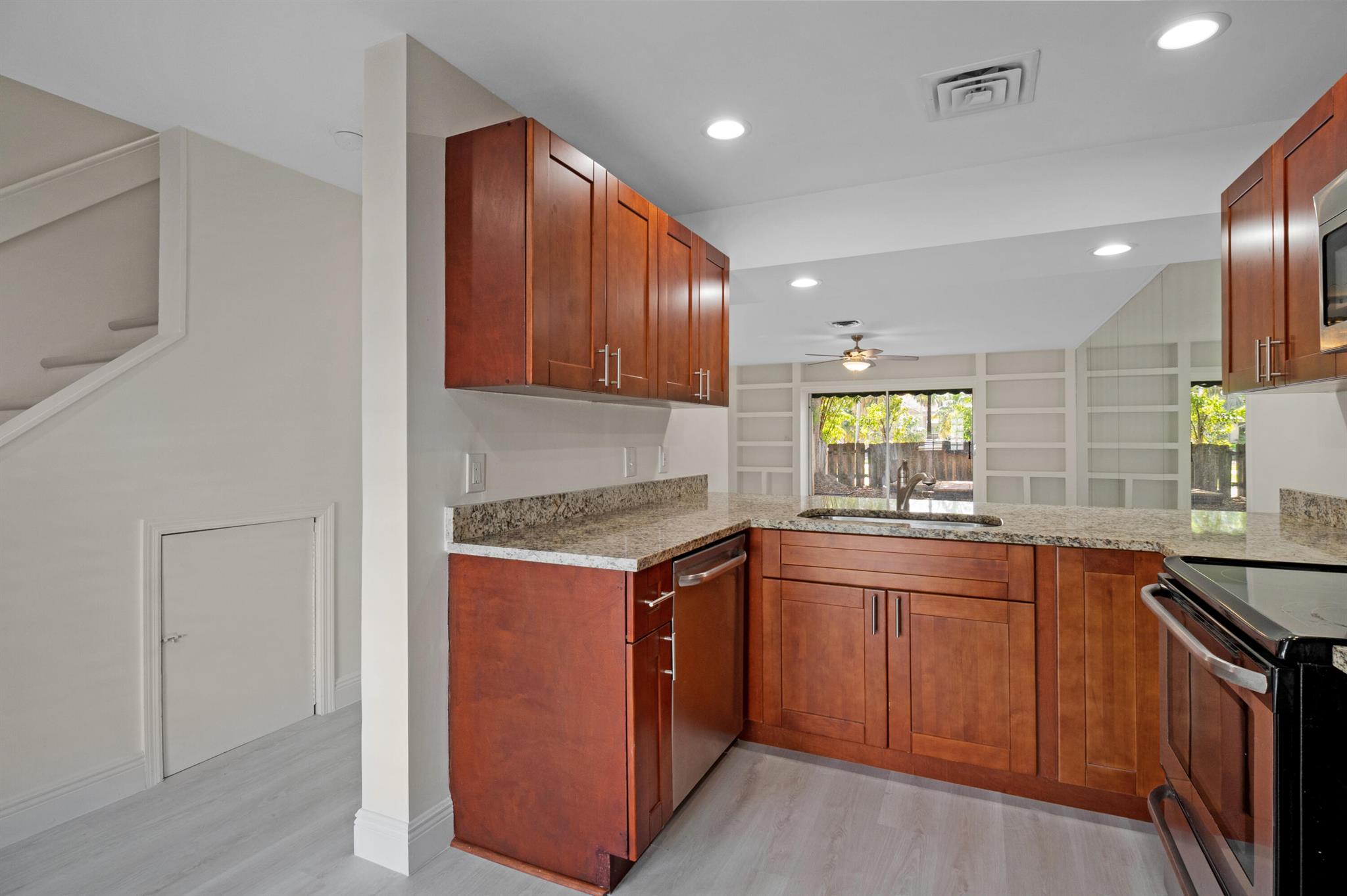 690 SE 23rd Avenue 3