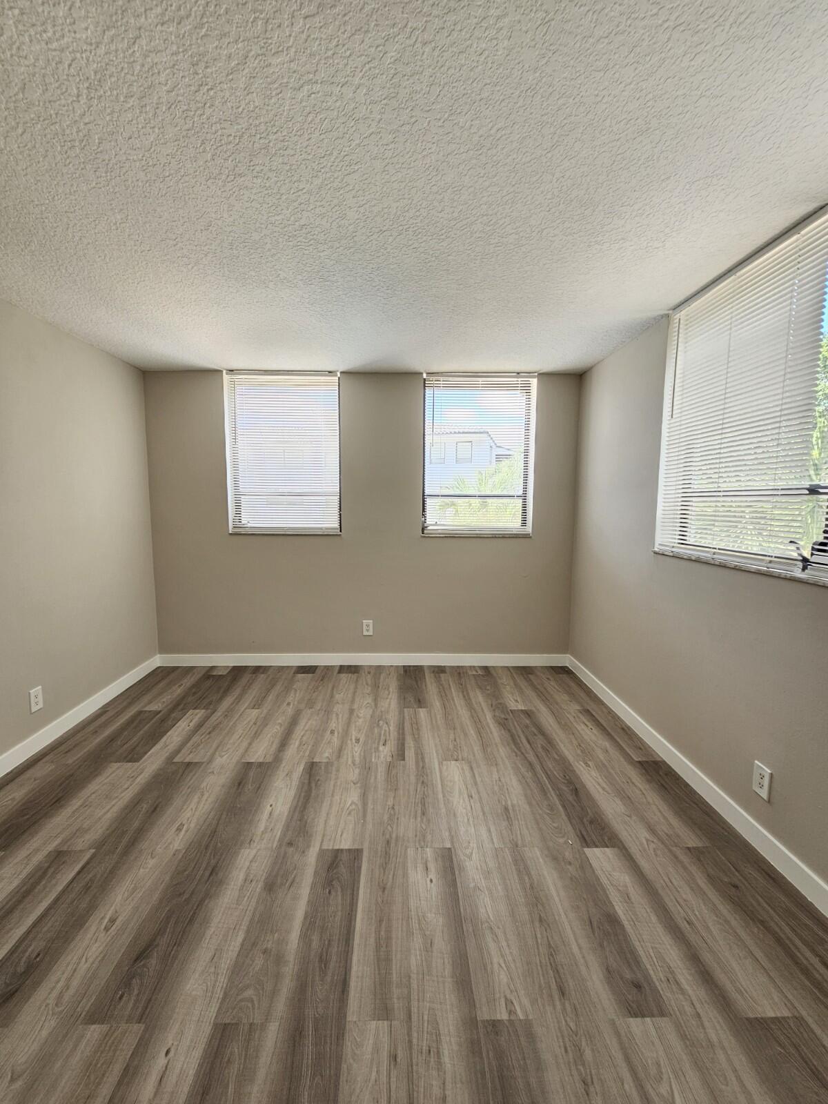 PRESIDENTIAL GOLFVIEW CONDO - Residential