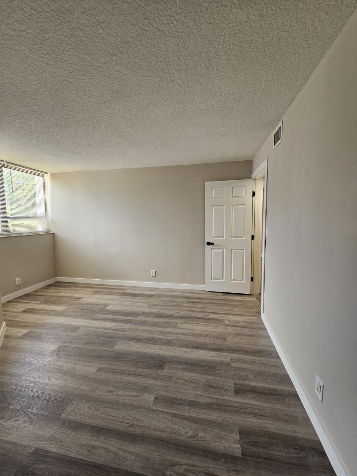 PRESIDENTIAL GOLFVIEW CONDO - Residential