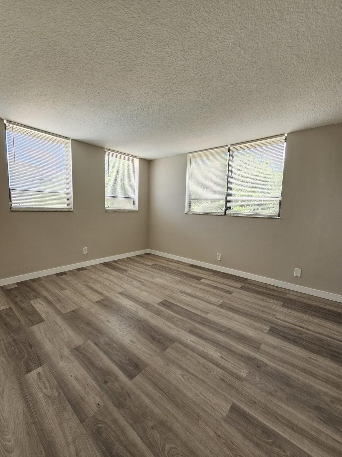 PRESIDENTIAL GOLFVIEW CONDO - Residential