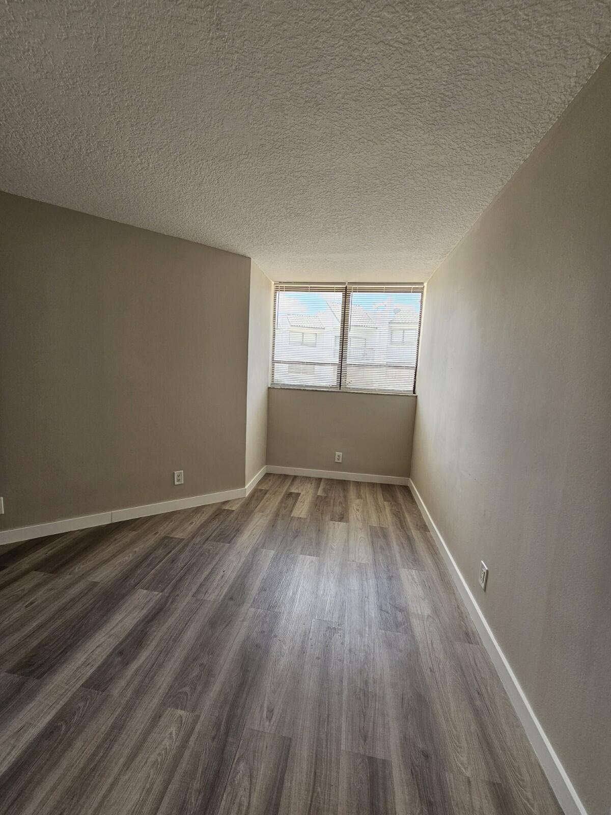 PRESIDENTIAL GOLFVIEW CONDO - Residential