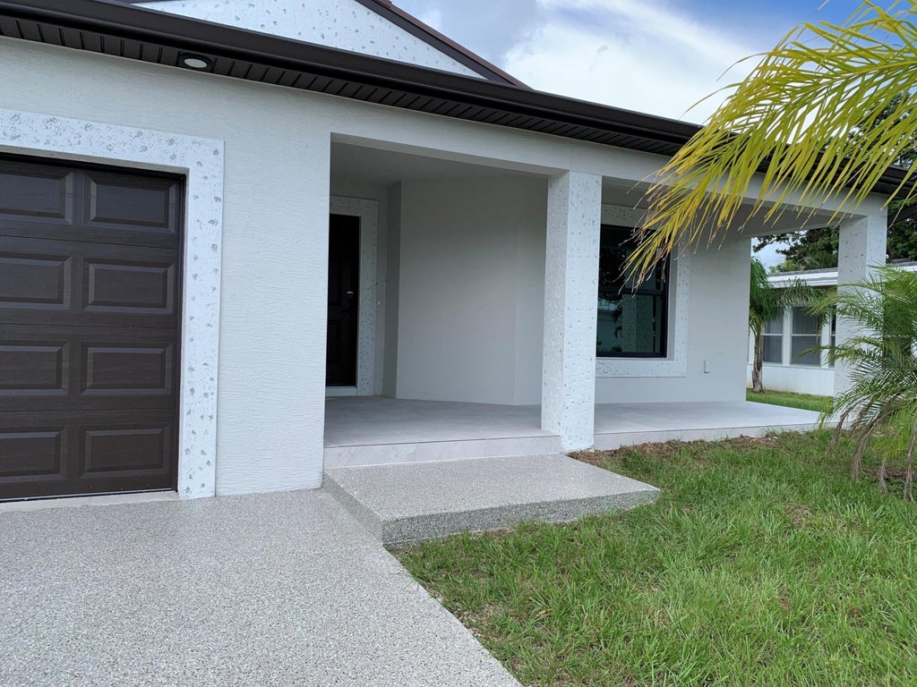 Photo of 46 Florida Way, Port Saint Lucie, FL 34952 (MLS # B26010149)