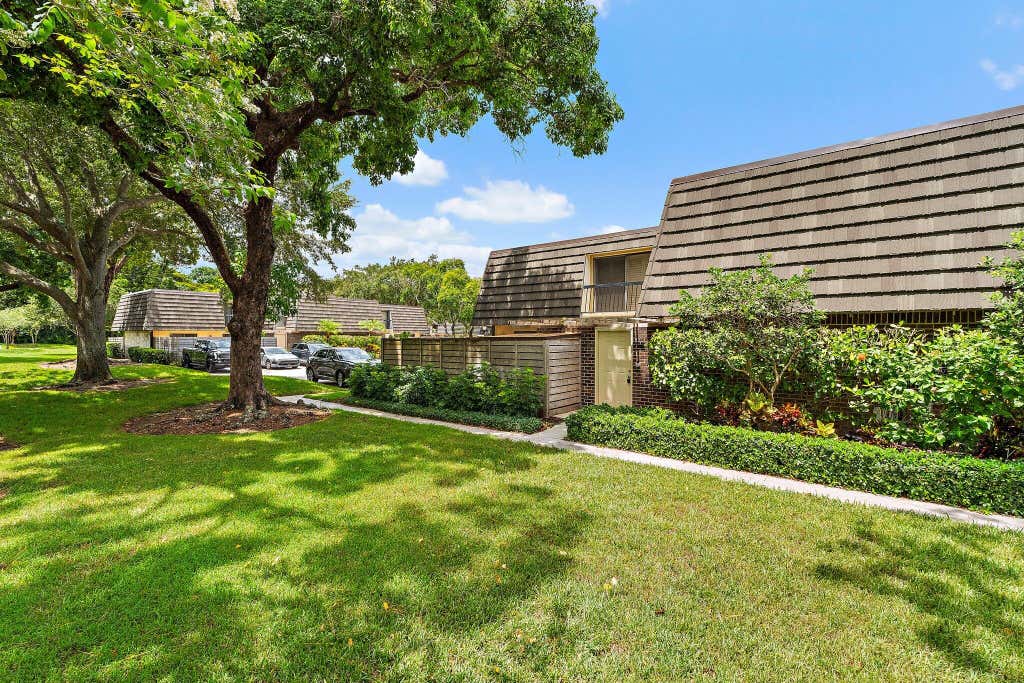 Photo of 630 6th Terrace, Palm Beach Gardens, FL 33418 (MLS # B26060340)