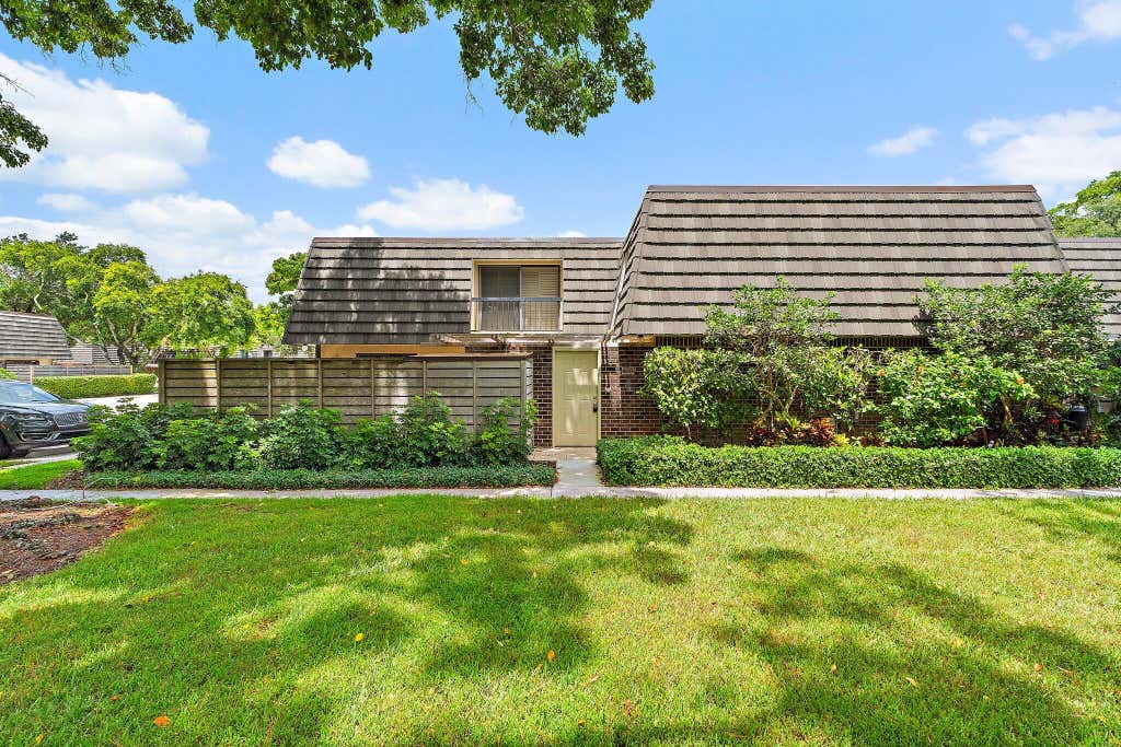 Photo of 630 6th Terrace, Palm Beach Gardens, FL 33418 (MLS # B26060340)